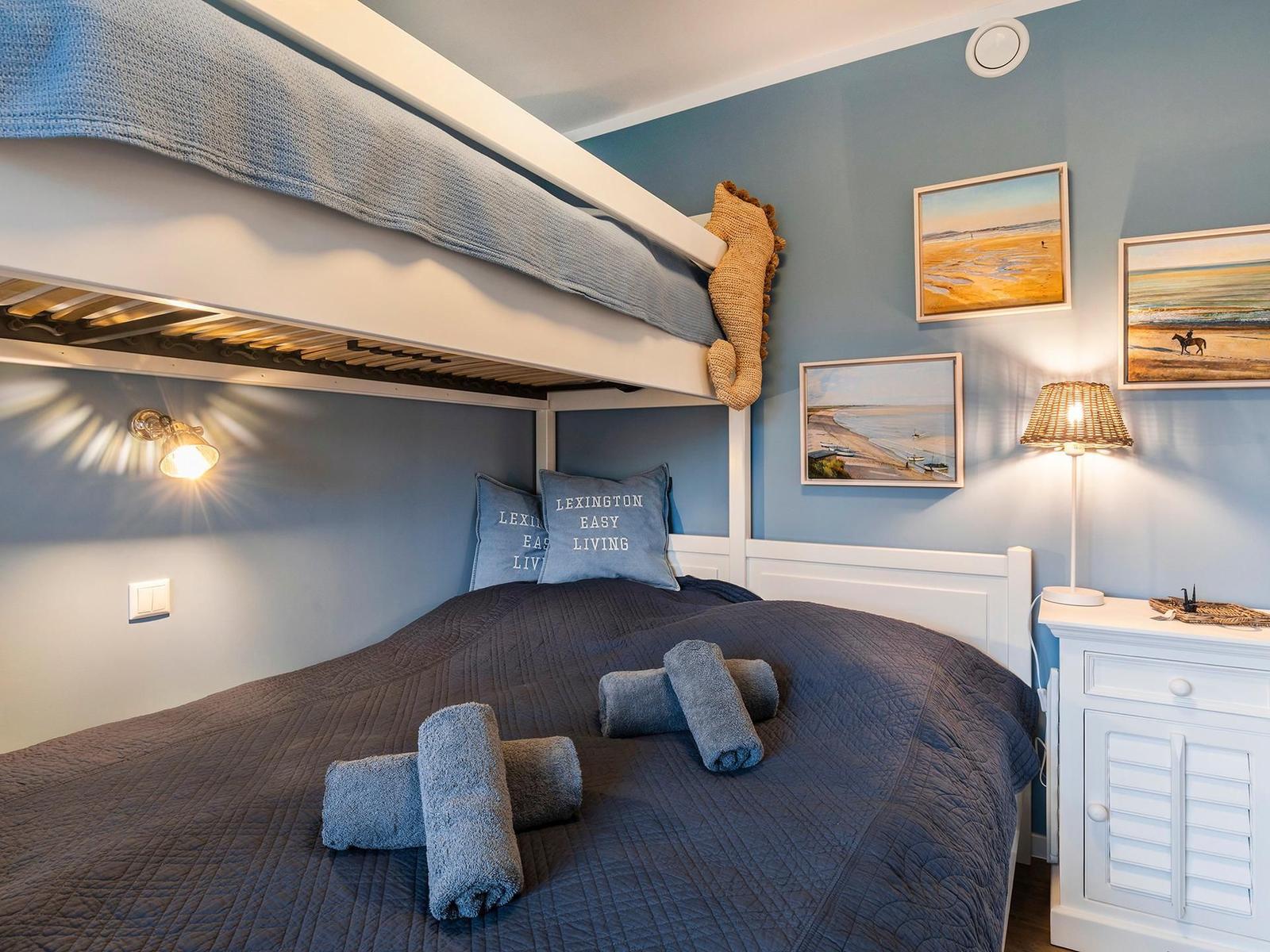 Schlafzimmer 2: Etagenbett (unten:160x200 / oben:90x200)