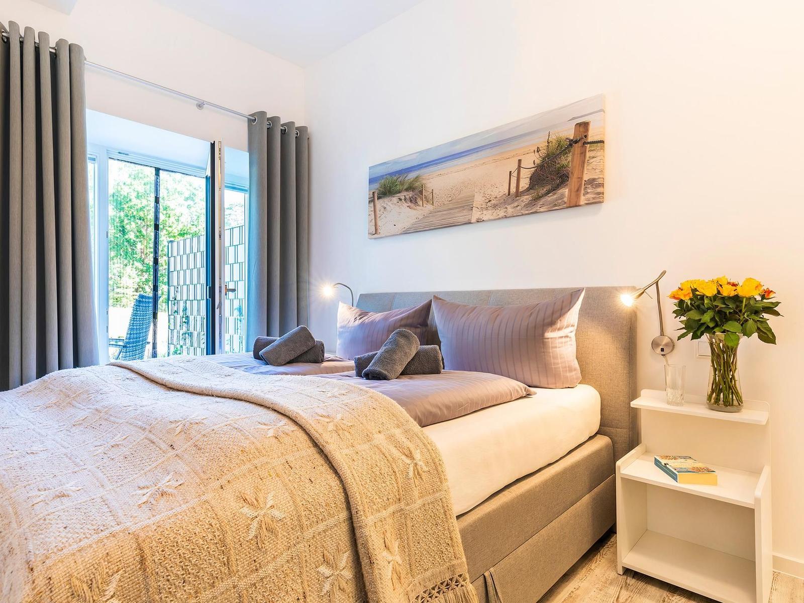 Schlafzimmer 2: Doppelbett (160x200), Smart-TV, Kleiderschrank, Zugang Terrasse