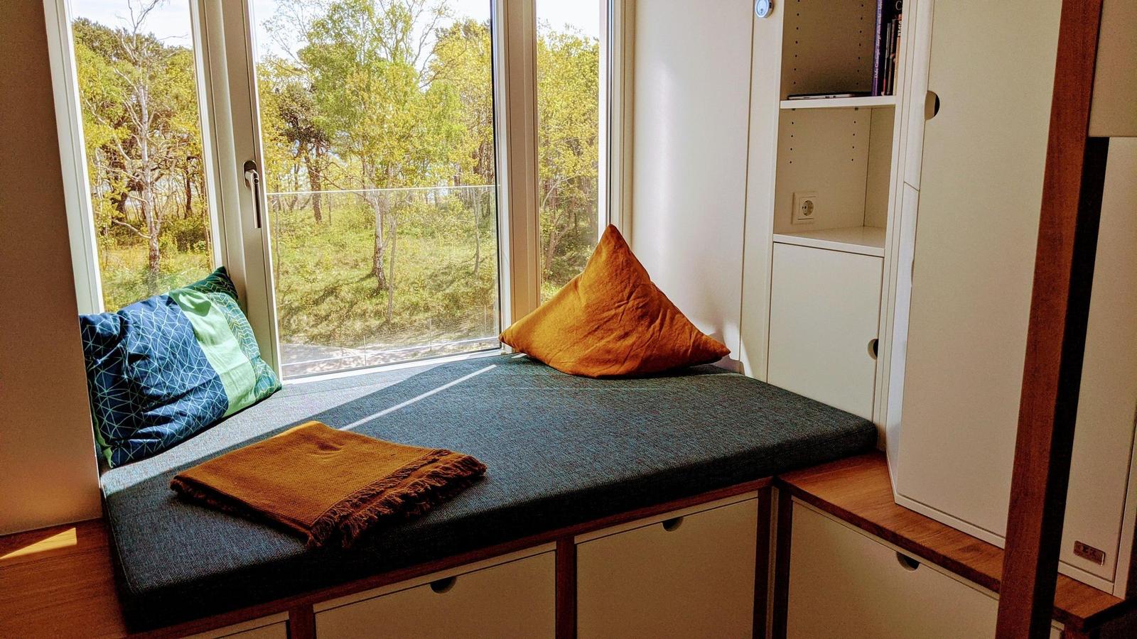 Schlafzimmer 1: Boxspringbett (180x200) mit Insektenschutz