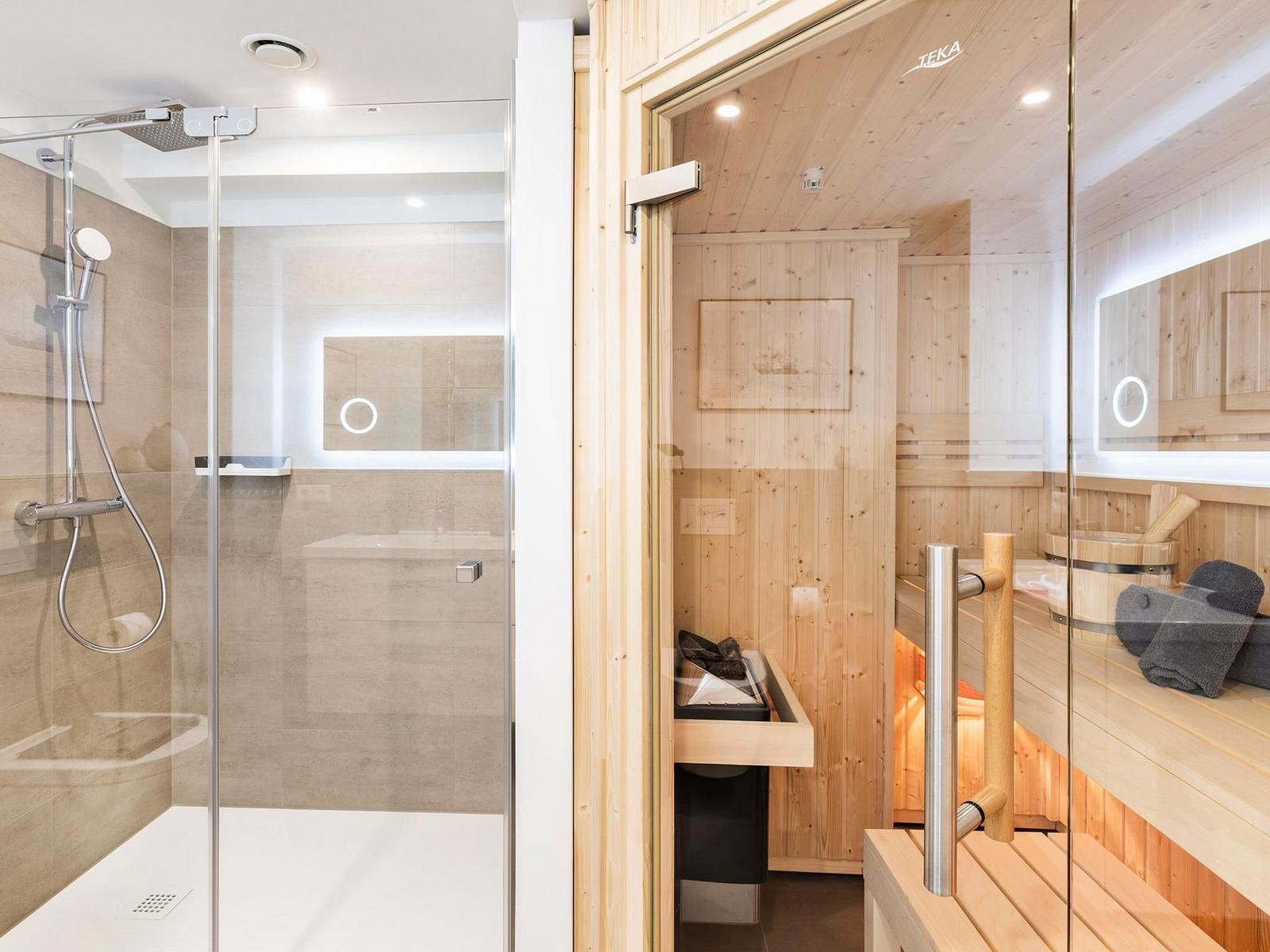 Badezimmer 1: Regendusche, WC, Haartrockner, Sauna