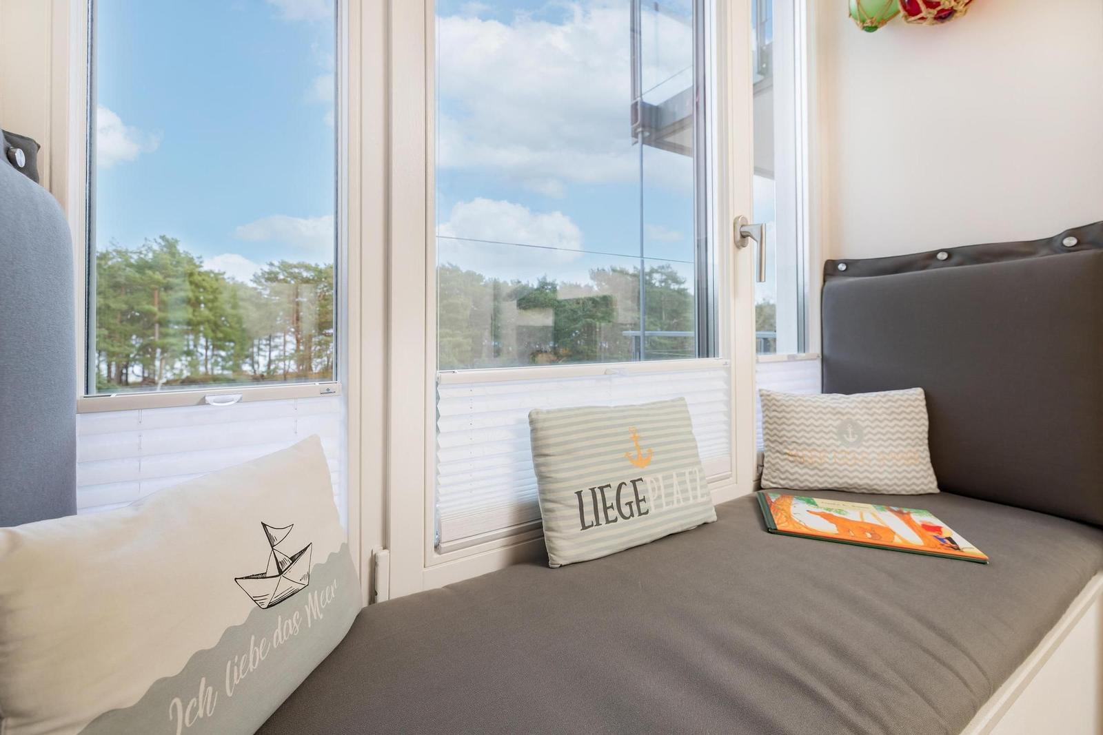 Schlafzimmer 2: Etagenbett (90 x200), 1 Schreibtisch