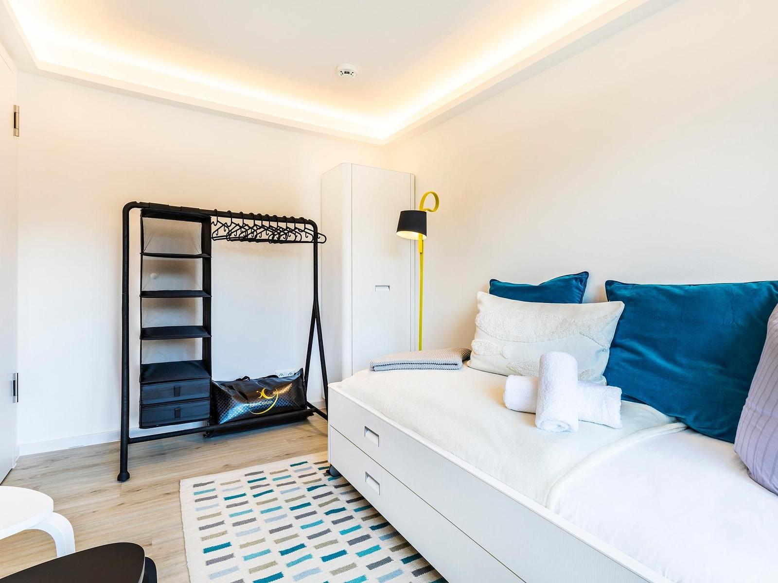 Schlafzimmer 2: Einzelbett (90x200)