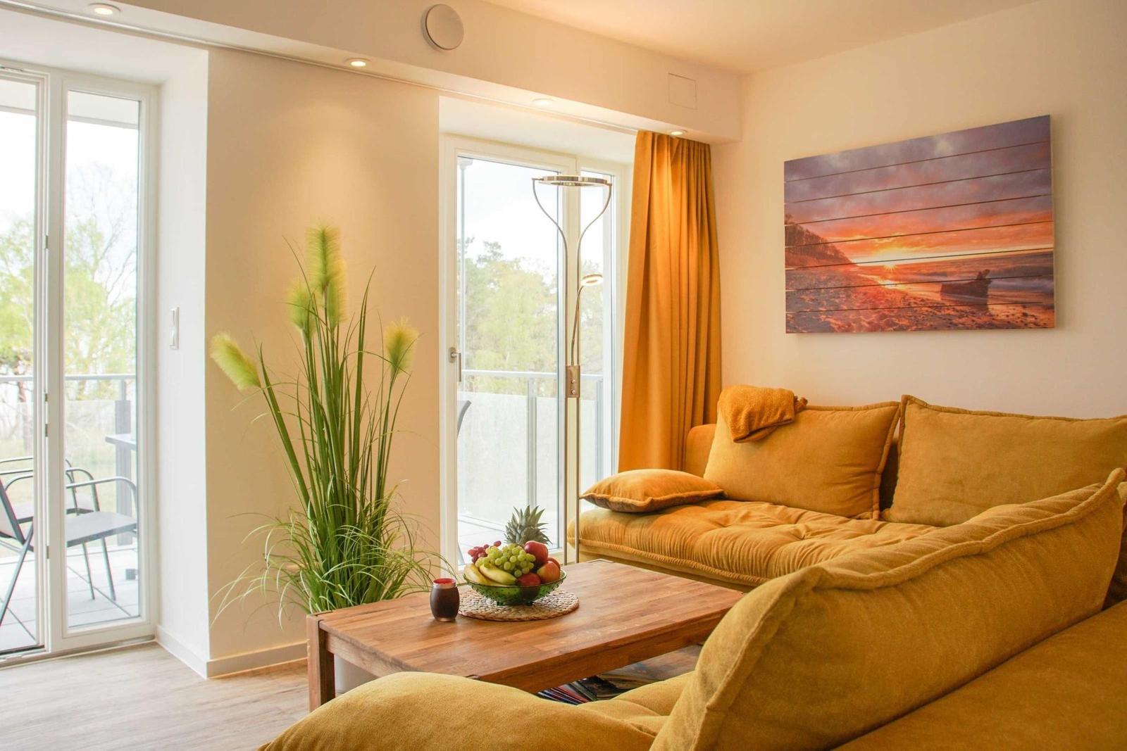 Wohnbereich »Sonne« Sofa mit Schlafmöglichkeit für 2 Personen (150x210), TV, Blu-ray-Player, Zugang zum Balkon