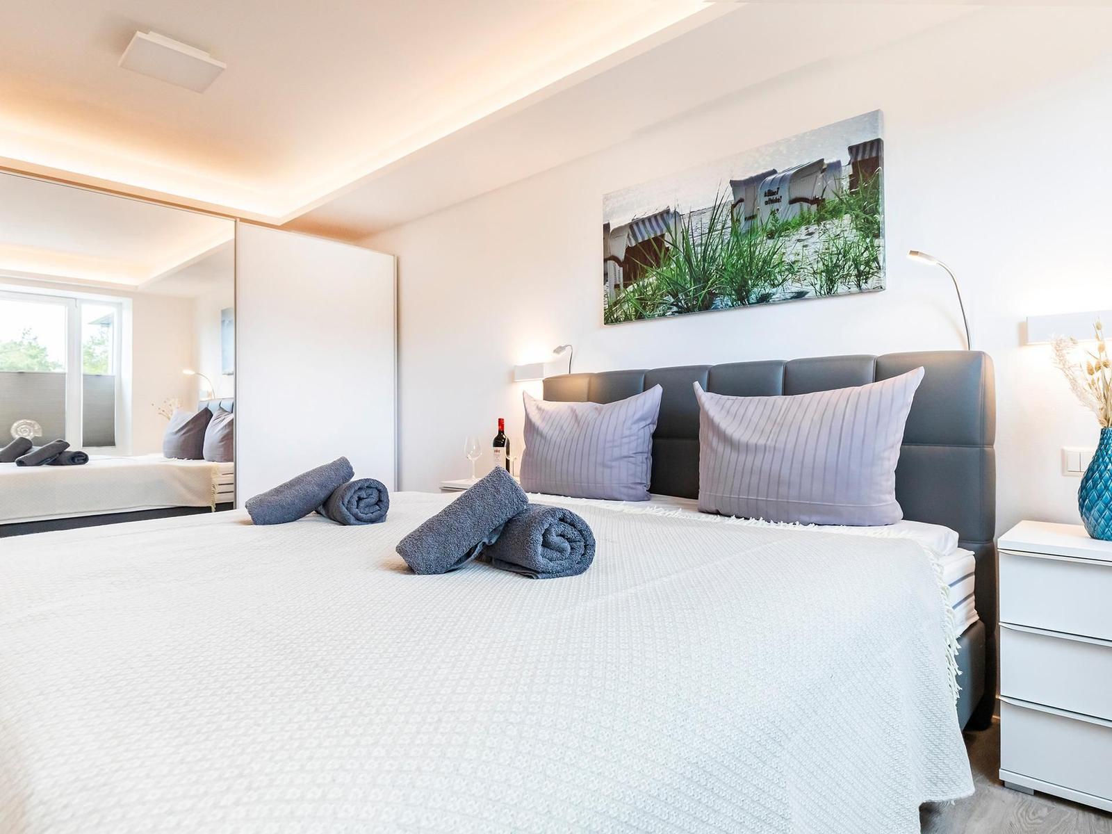 Schlafzimmer 2: Boxspringbett (160*200), allergikerfreundliche Betten, TV, Insektenschutz