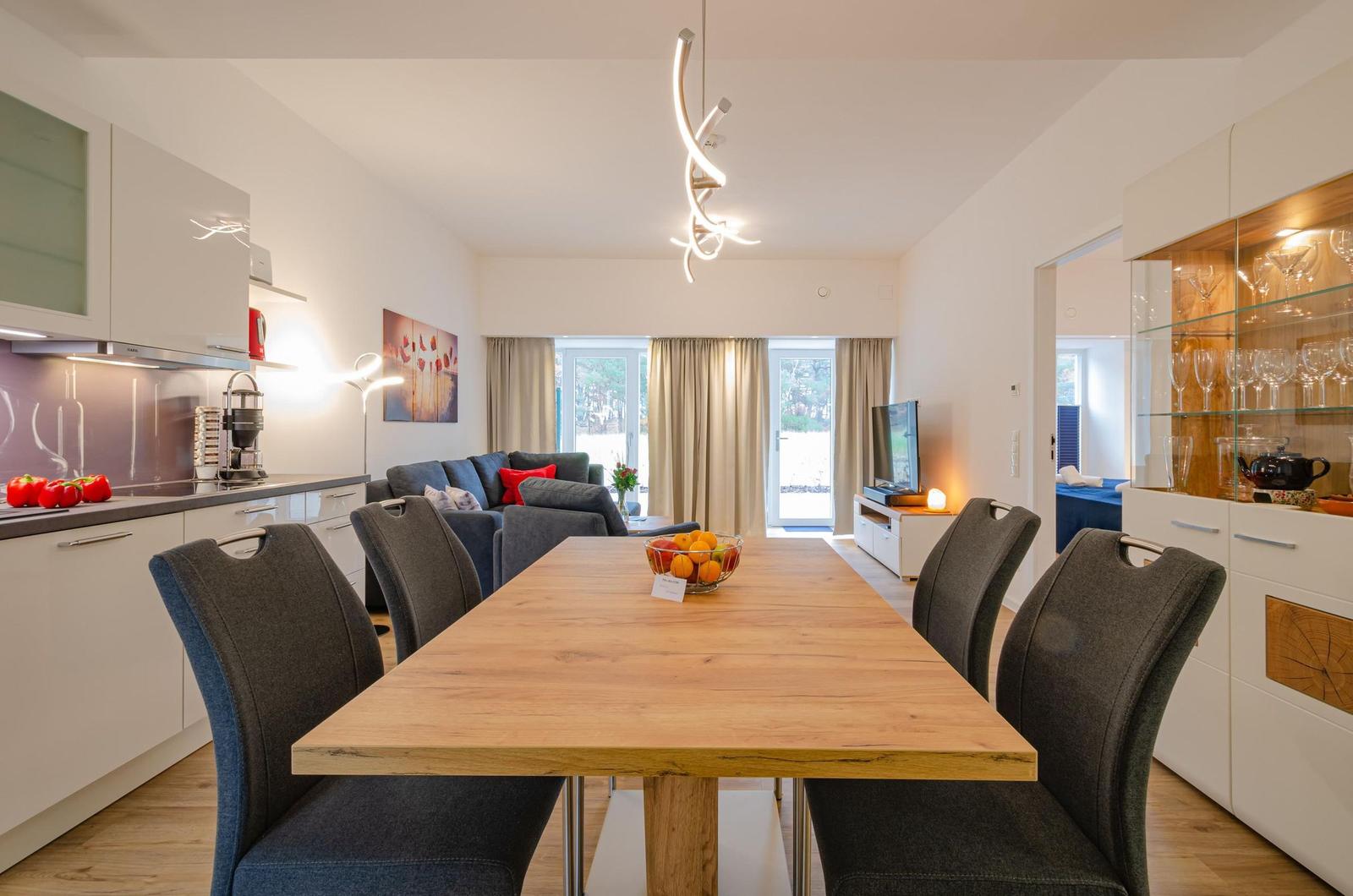 Wohnzimmer: Schlafsofa, TV (Netflix mit eigenen Zugangsdaten möglich),Zugang zur Terrasse