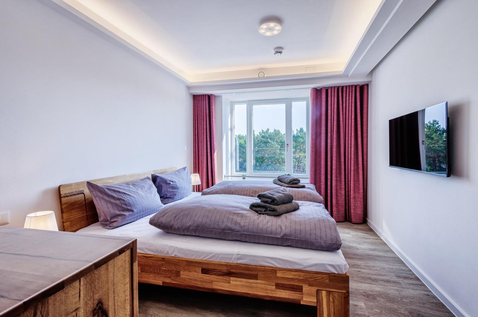 Schlafzimmer: 1 Doppelbett (160x200), TV