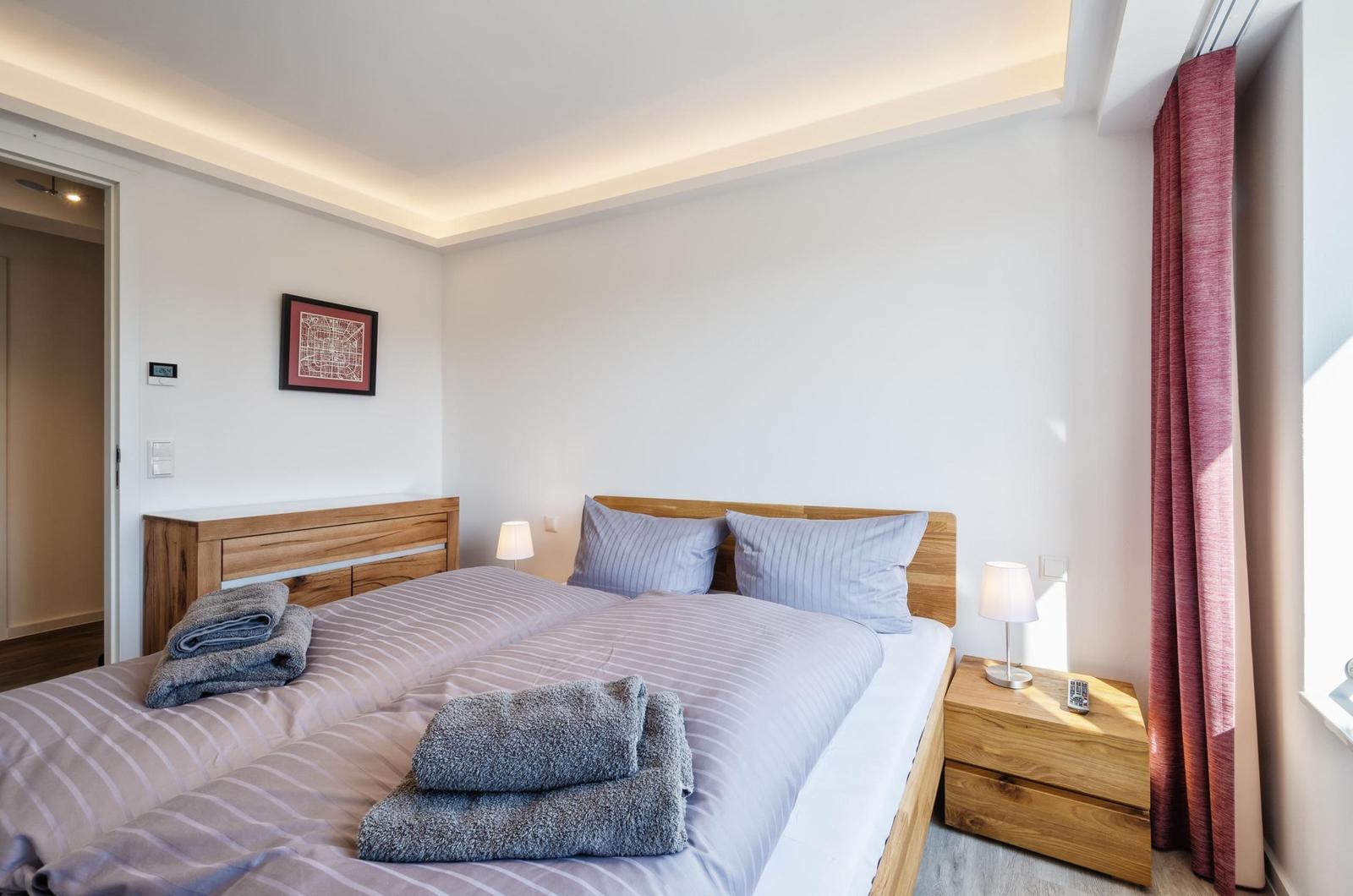 Schlafzimmer: 1 Doppelbett (160x200), TV