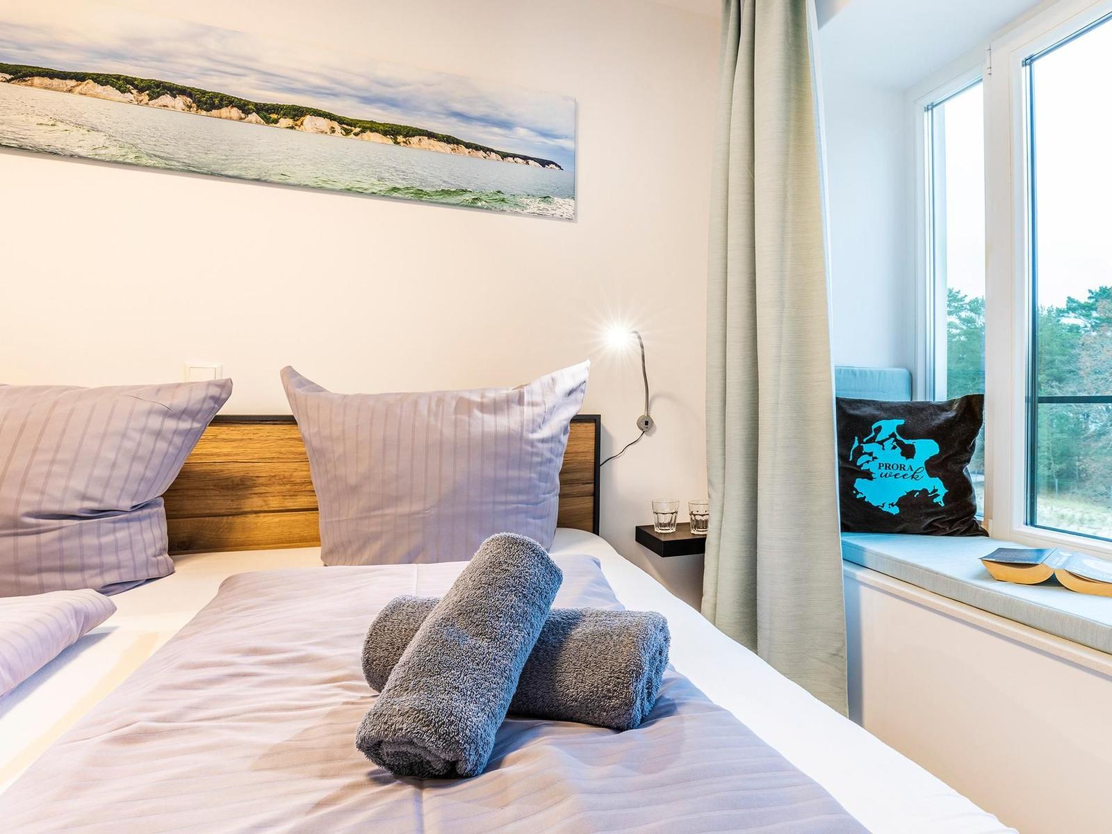 Schlafzimmer 1: Doppelbett (180x200), Kleiderschrank, Smart-TV
