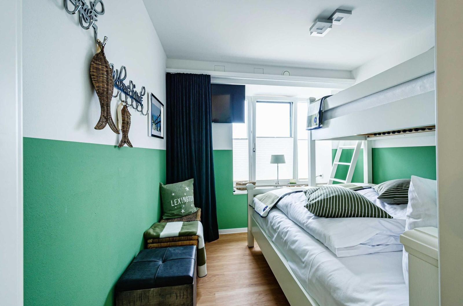 Schlafzimmer 2: Etagenbett (160x200, 80x200), TV, Insektenschutz