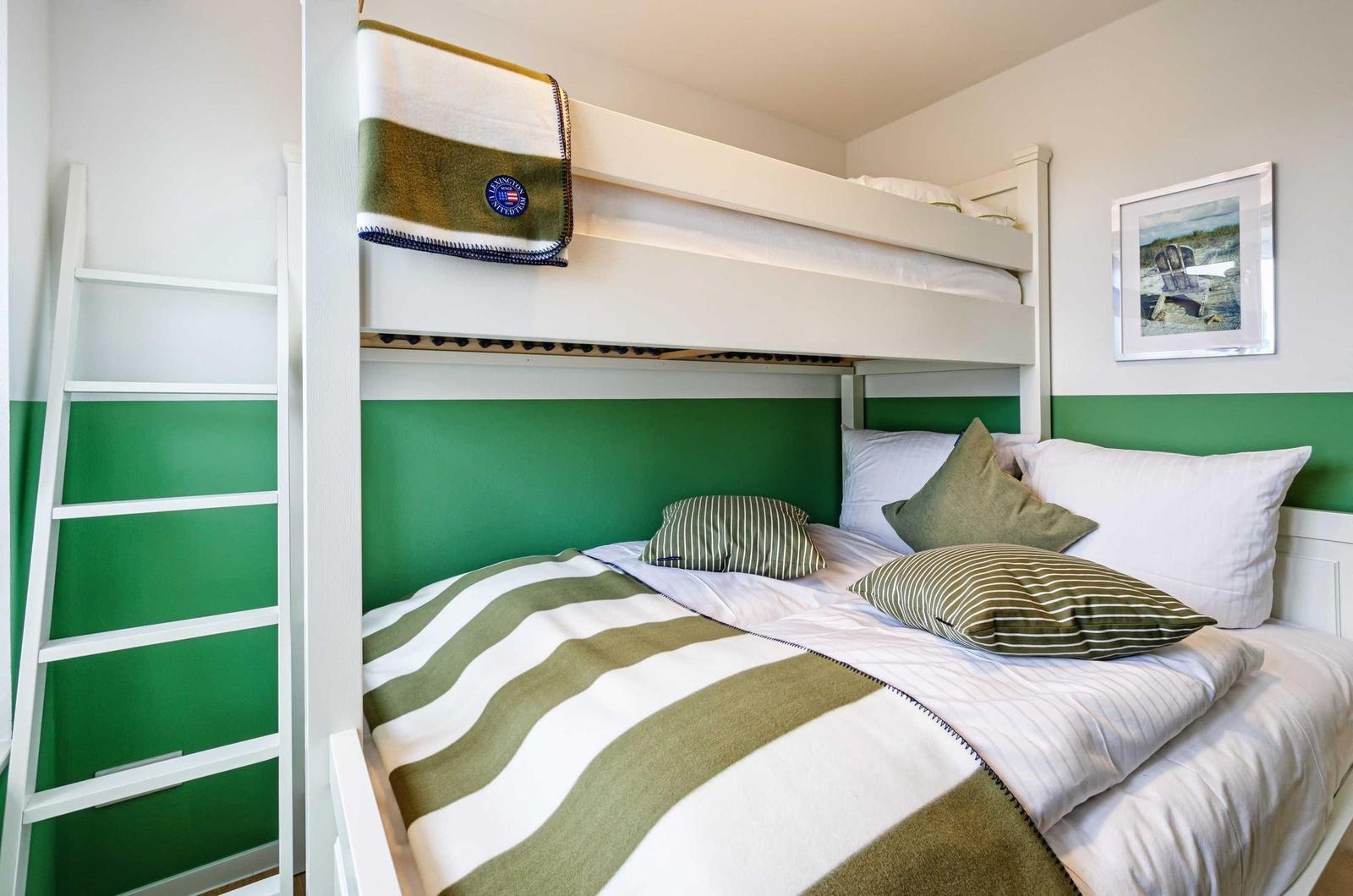Schlafzimmer 2: Etagenbett (160x200, 80x200), TV, Insektenschutz