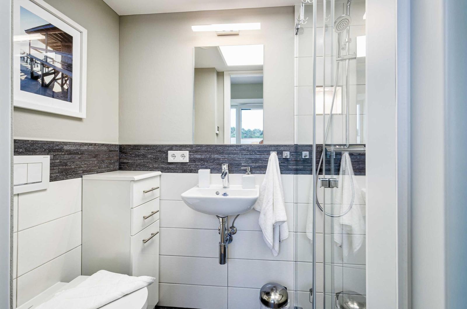 Badezimmer 2: Regendusche, WC