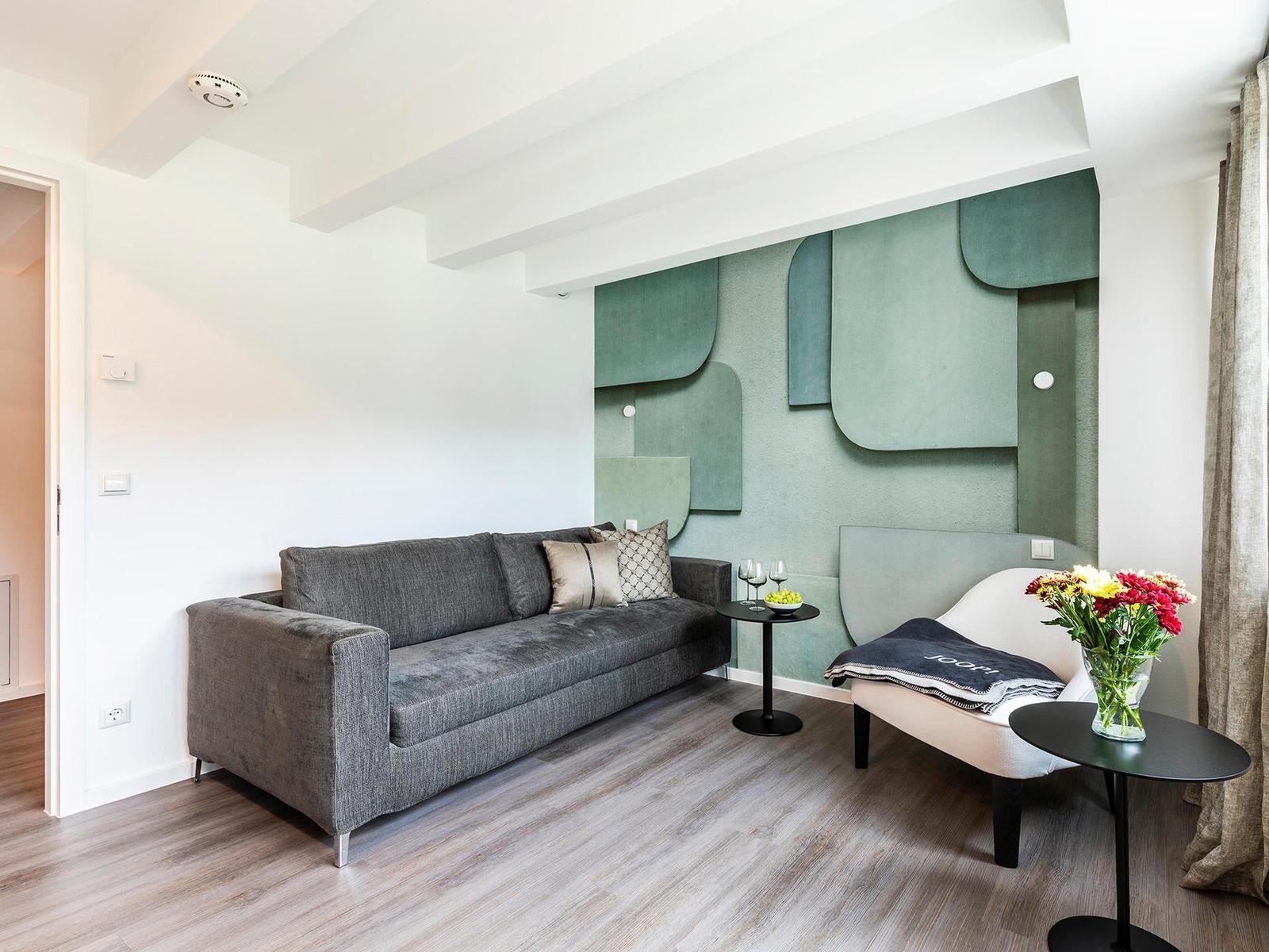 Schlafzimmer 2 (Landseite): 1 Schlafsofa (140x200), TV