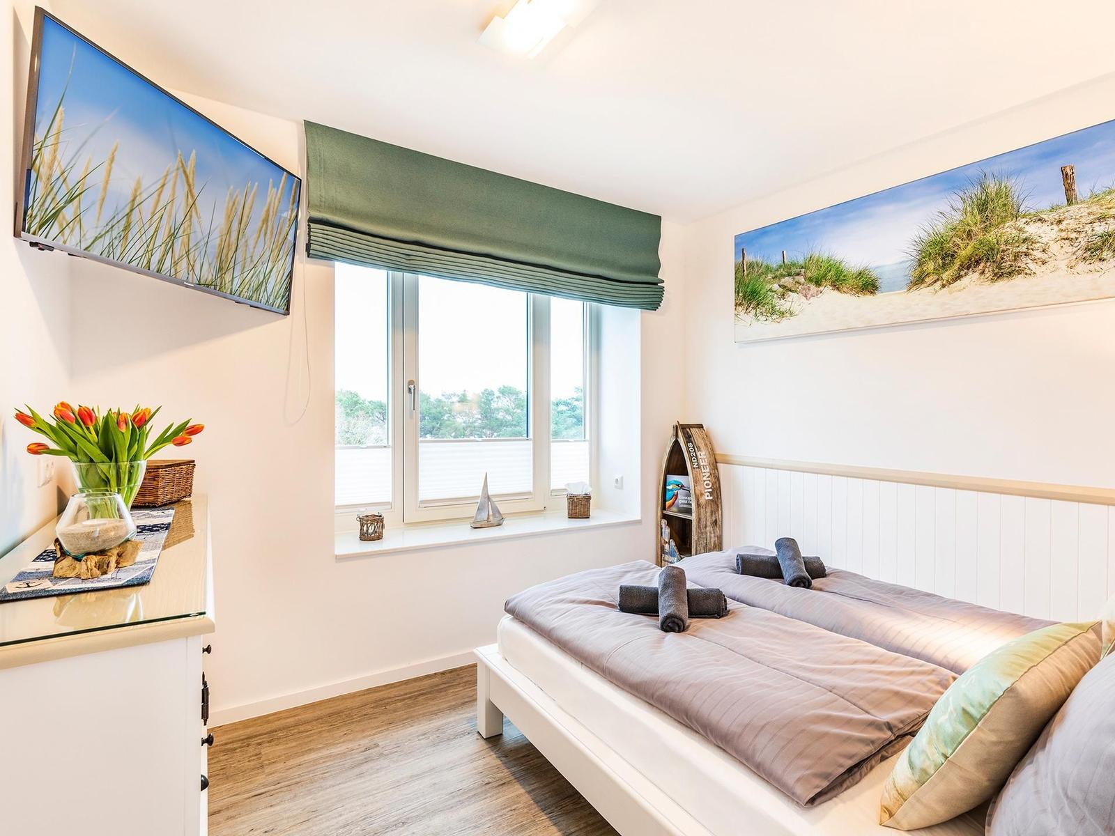 Schlafzimmer 2: Doppelbett (140x200), Sideboard, Smart-TV