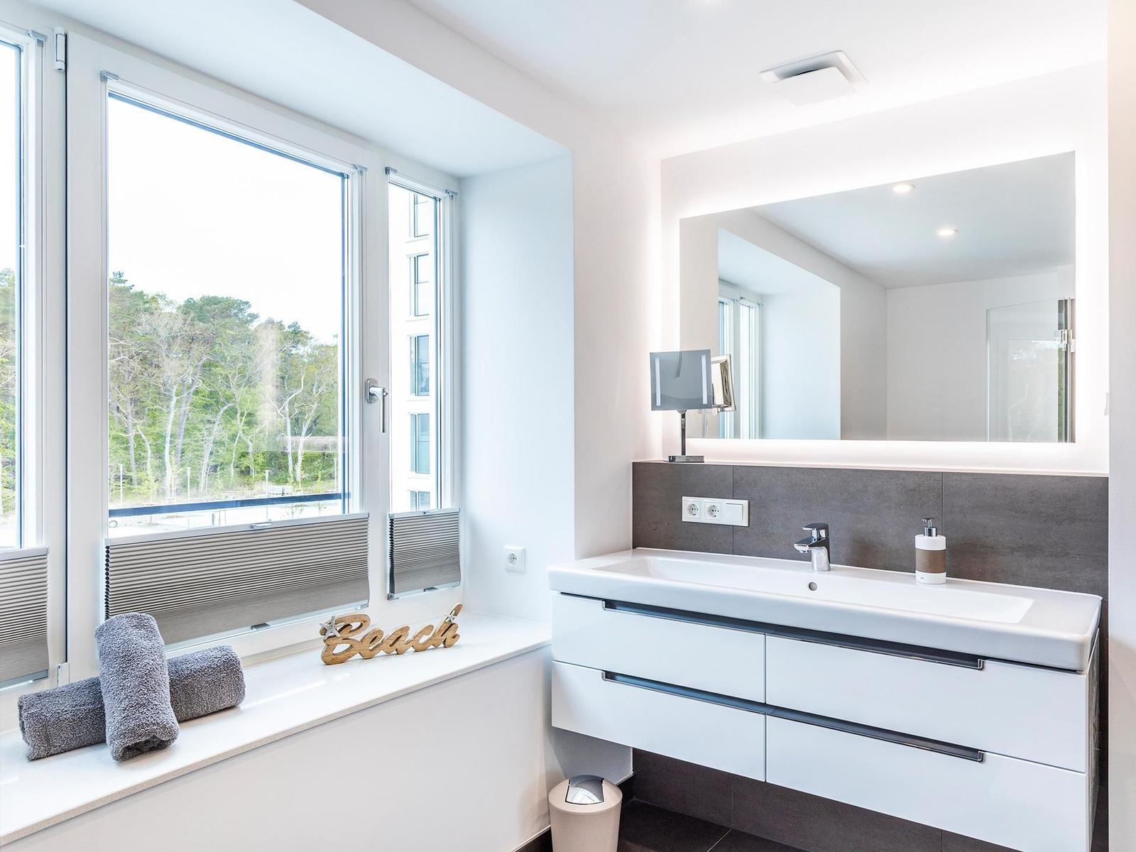 Badezimmer 2: Regendusche, WC, Haartrockner