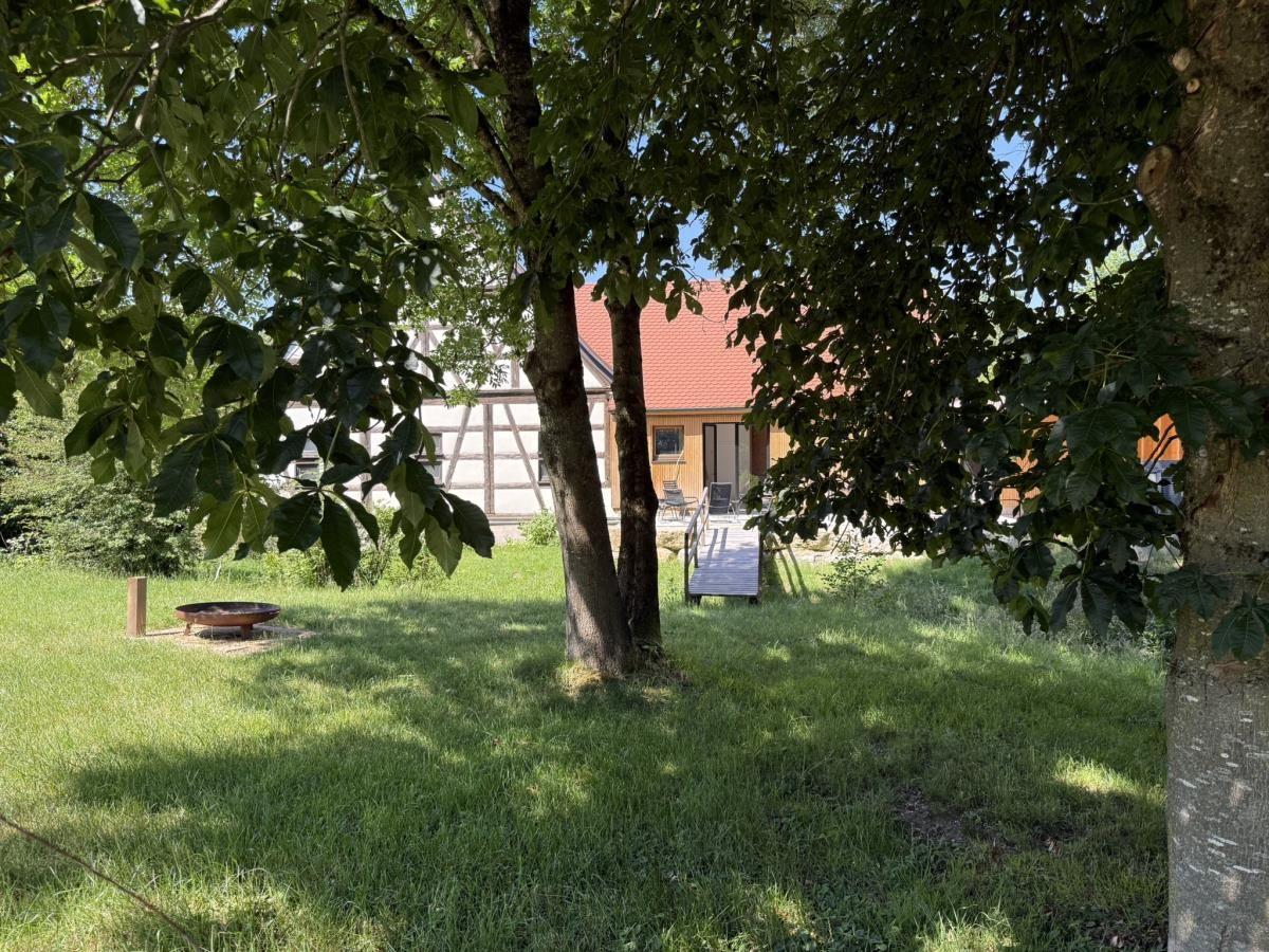Haus mit Terrasse und Grillplatz im Grünen
