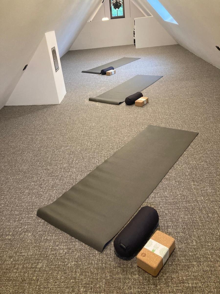 Yoga unterm Dach – Zeit zum Entspannen