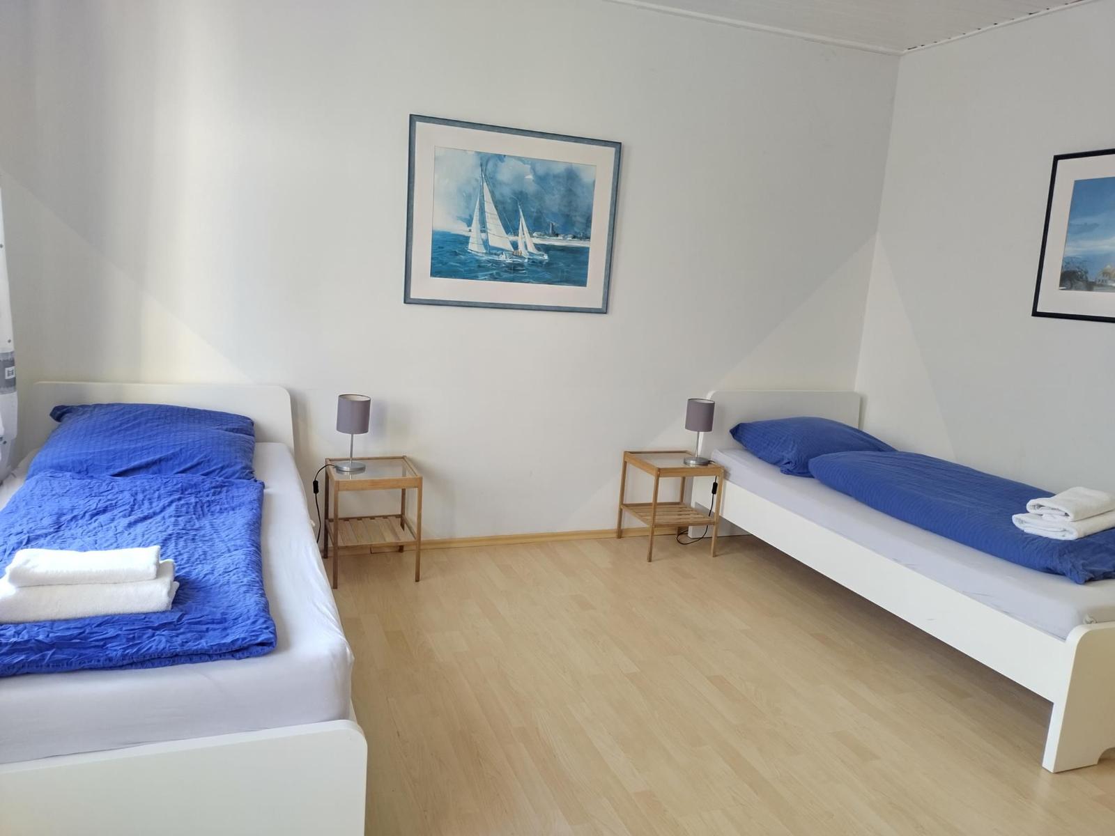 Schlafzimmer 1
