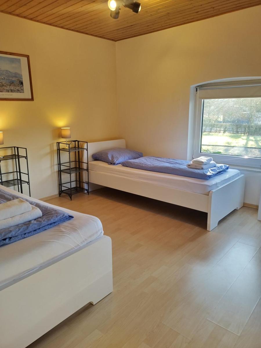 Schlafzimmer 1