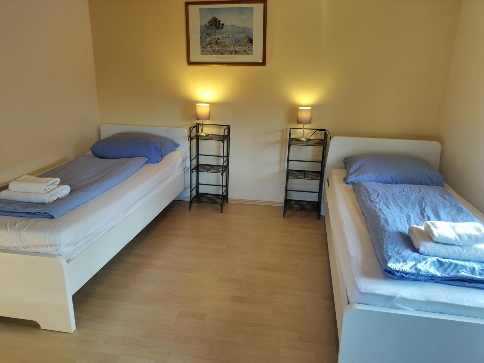 Schlafzimmer 1
