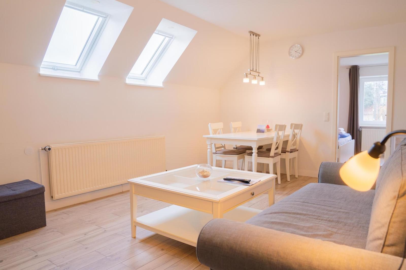Wohnzimmer mit Essbereich