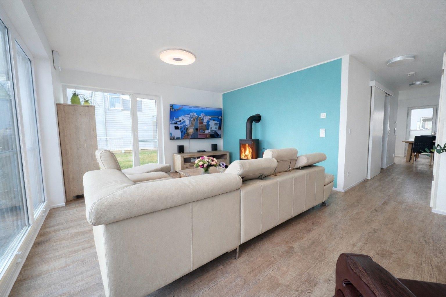 holzbefeuerter Kamin, 75 Zoll TV, Schleivilla Ahoi by Seeblick Ferien ORO