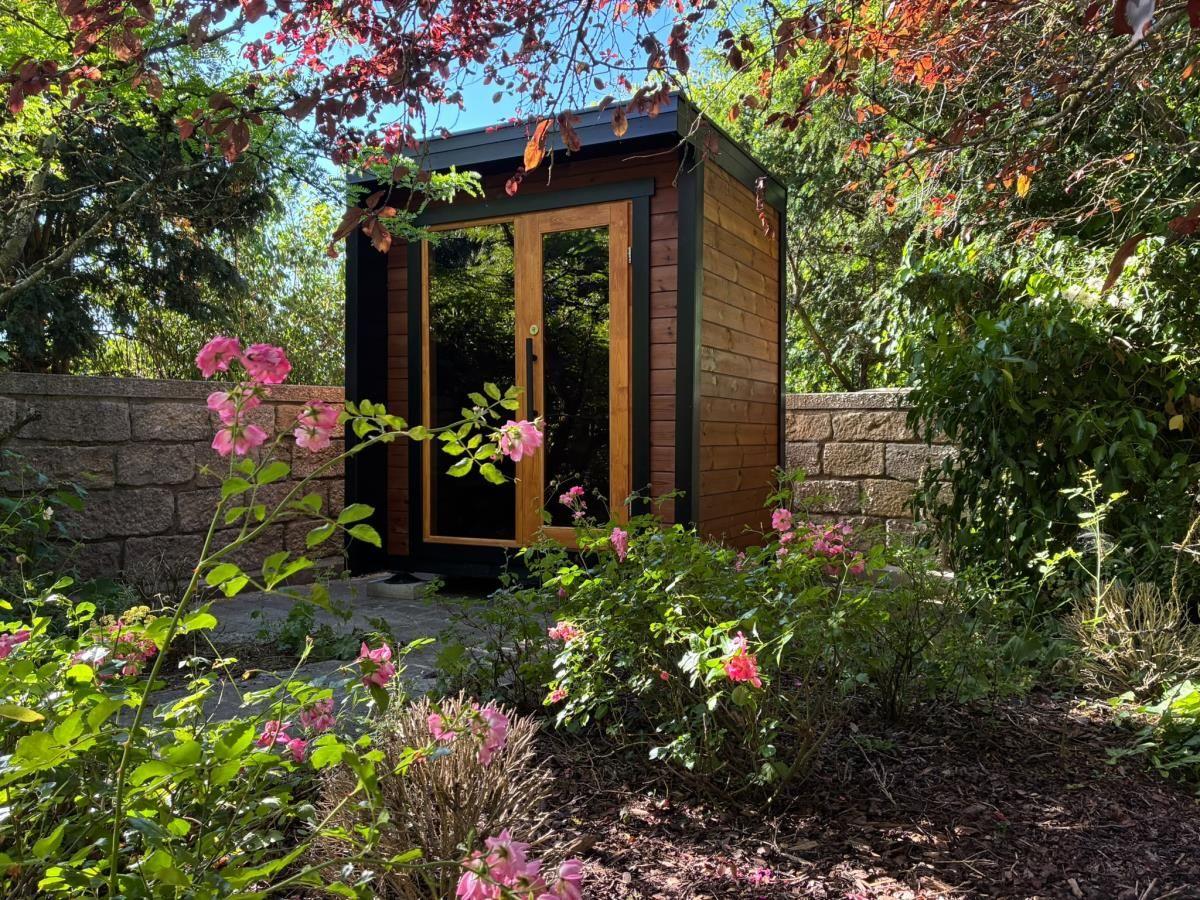 Exklusive Gartensauna mit uneinsehbarem Gartenblick