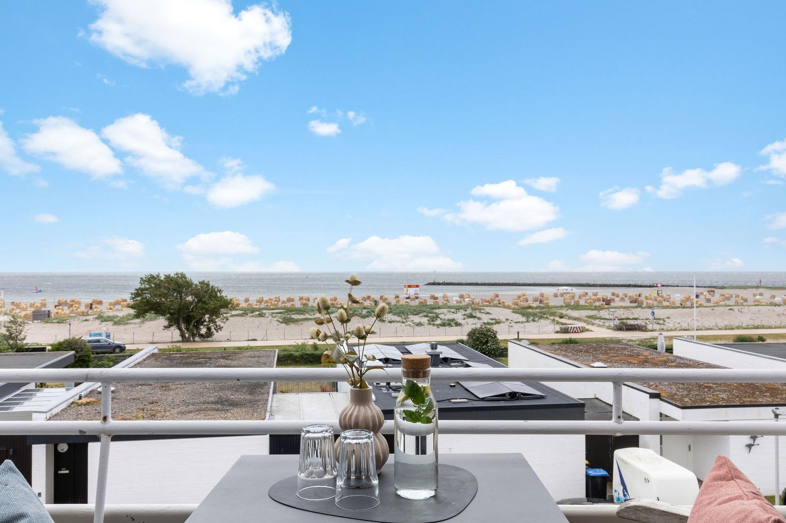 Balkon mit traumhaftem Meerblick