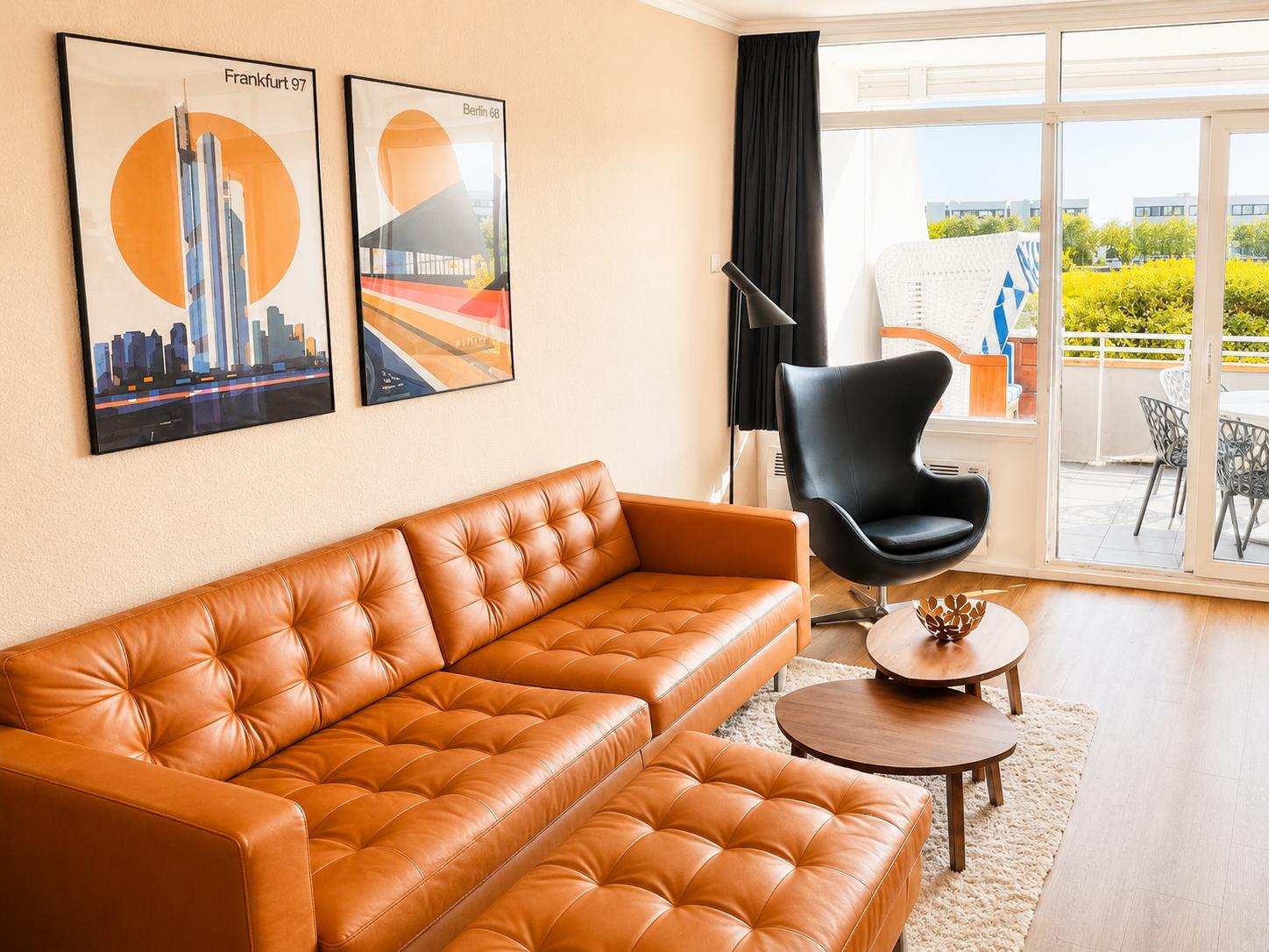 Bequeme Couch mit Hocker