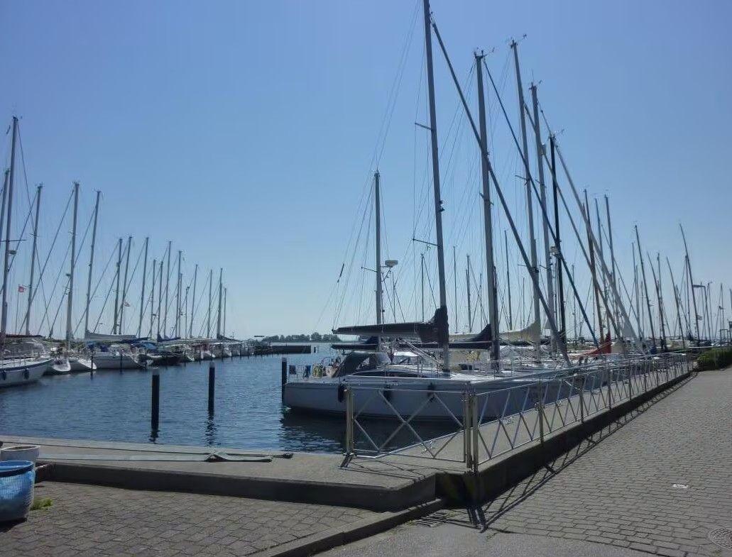 Yachthafen Lemkenhafen