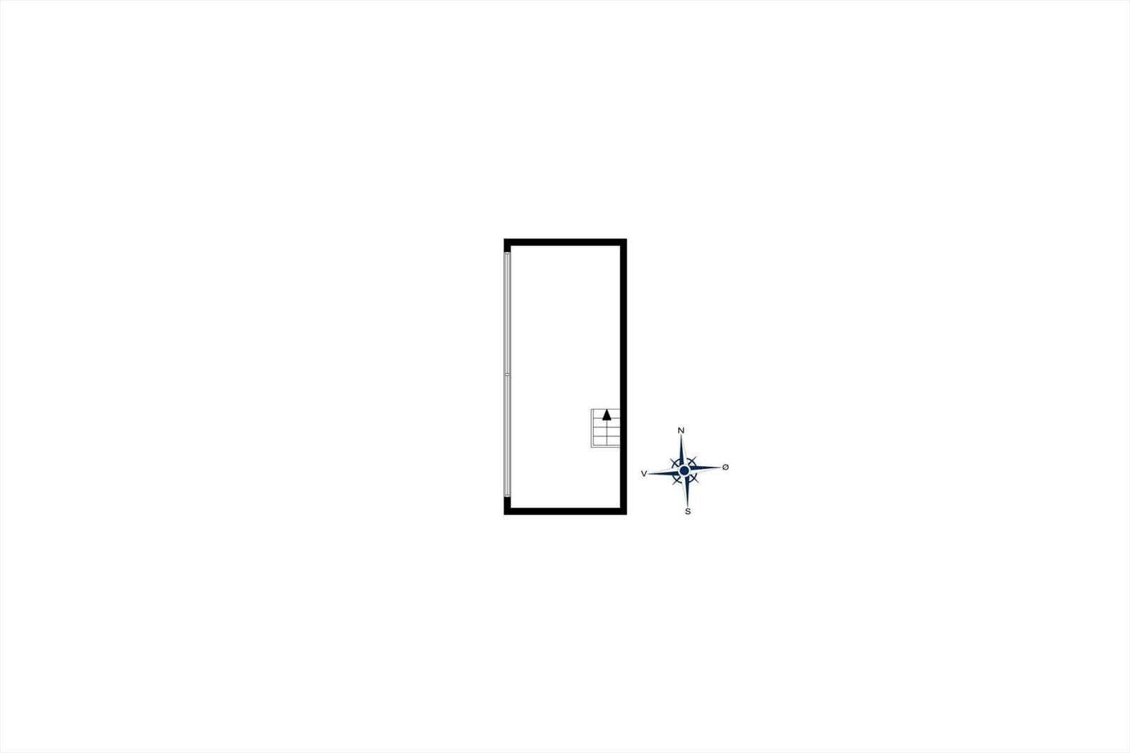 Einfache Grundrisszeichnung mit Fenster und Kompassrose.