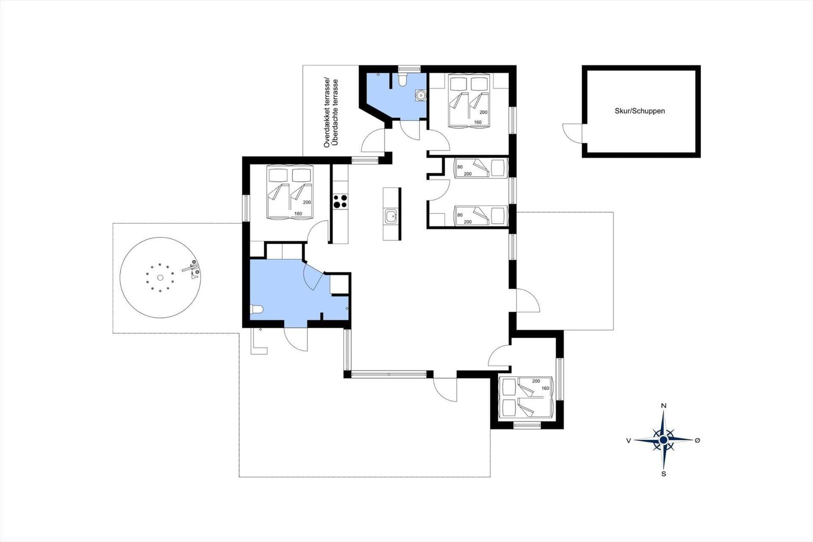 Apartment with multiple bedrooms, kitchen, and covered terrace.