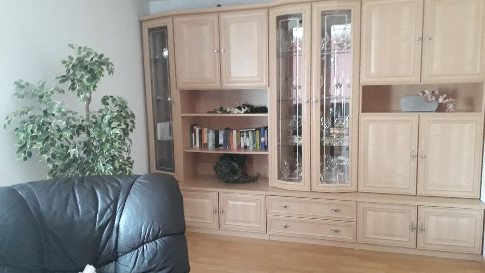 Wohnzimmerschrank mit Beleuchtung