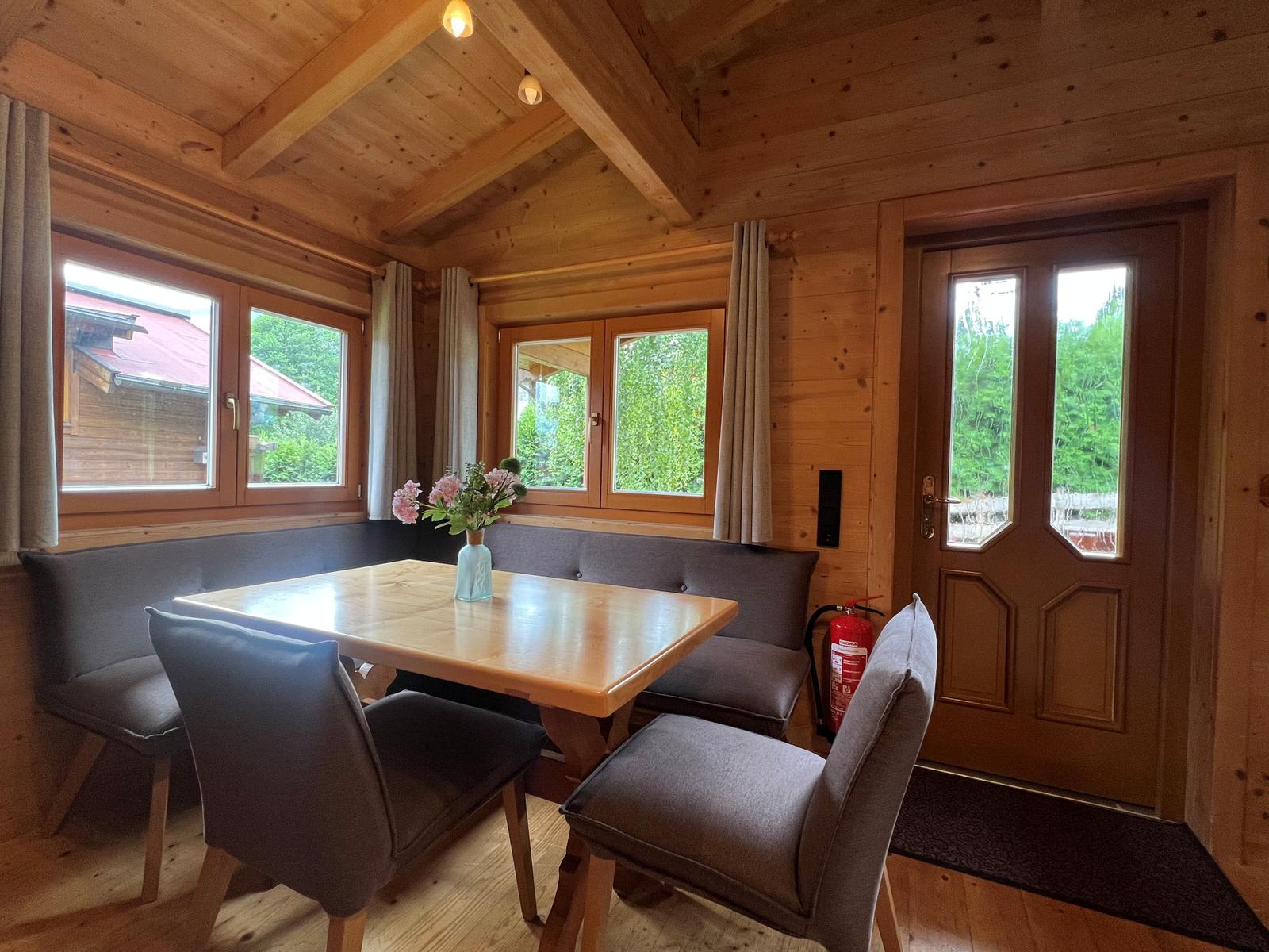 Chalet Lärche bei Kitzbühel mit Sitzecke