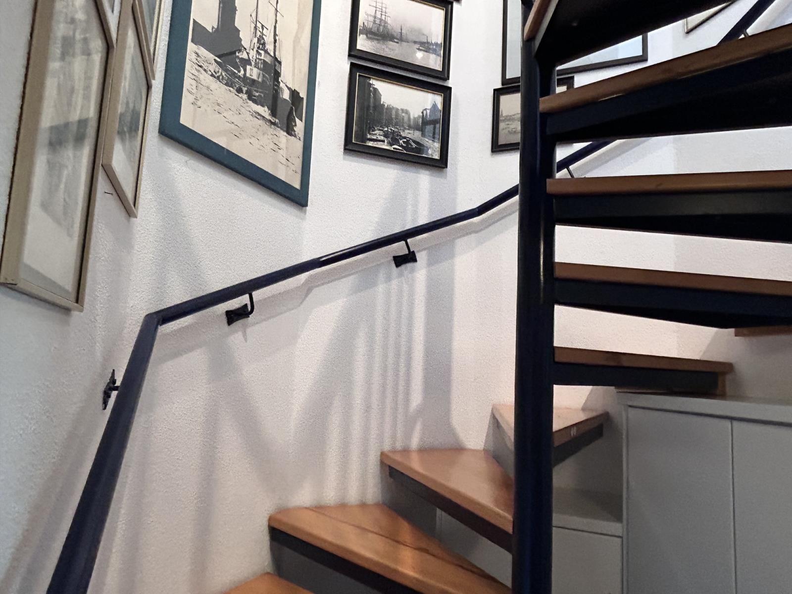 Treppe zu Schlafzimmer 2 u. Bad