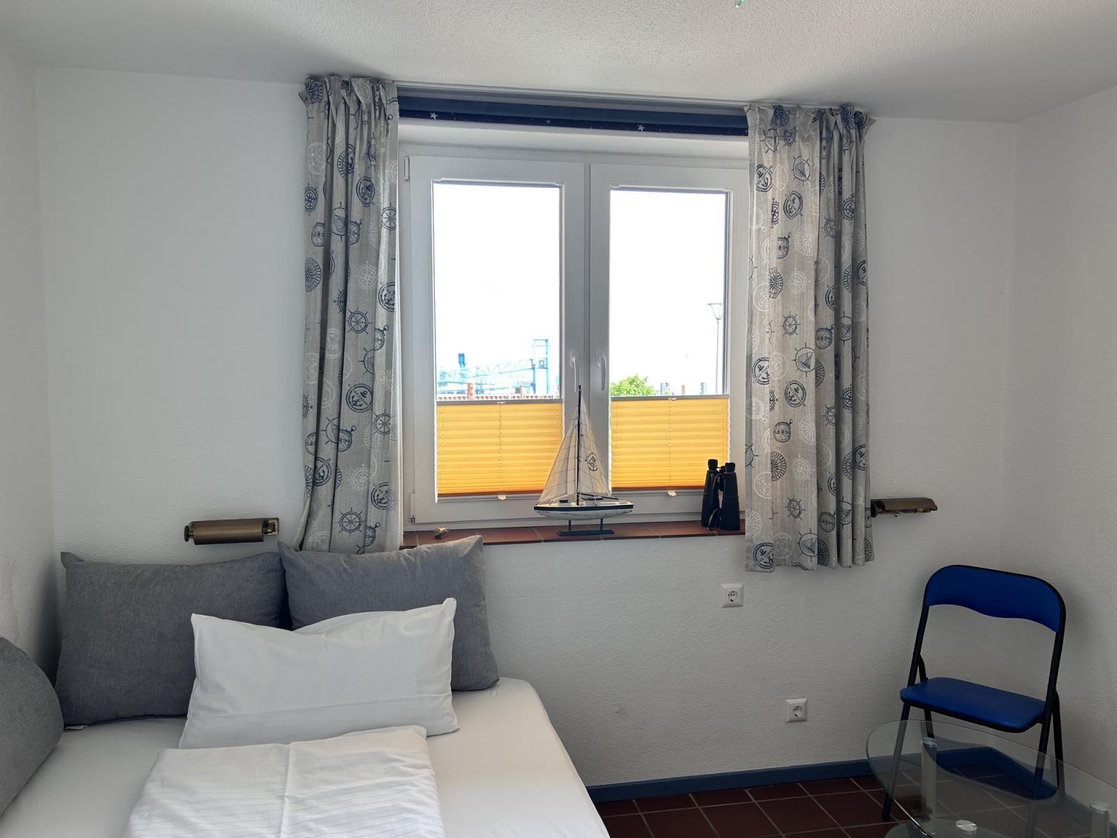 Schlafzimmer 1