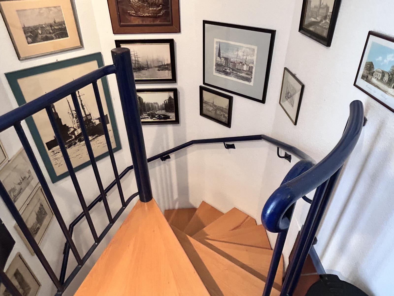 Treppe zu Schlafzimmer 2 u. Bad