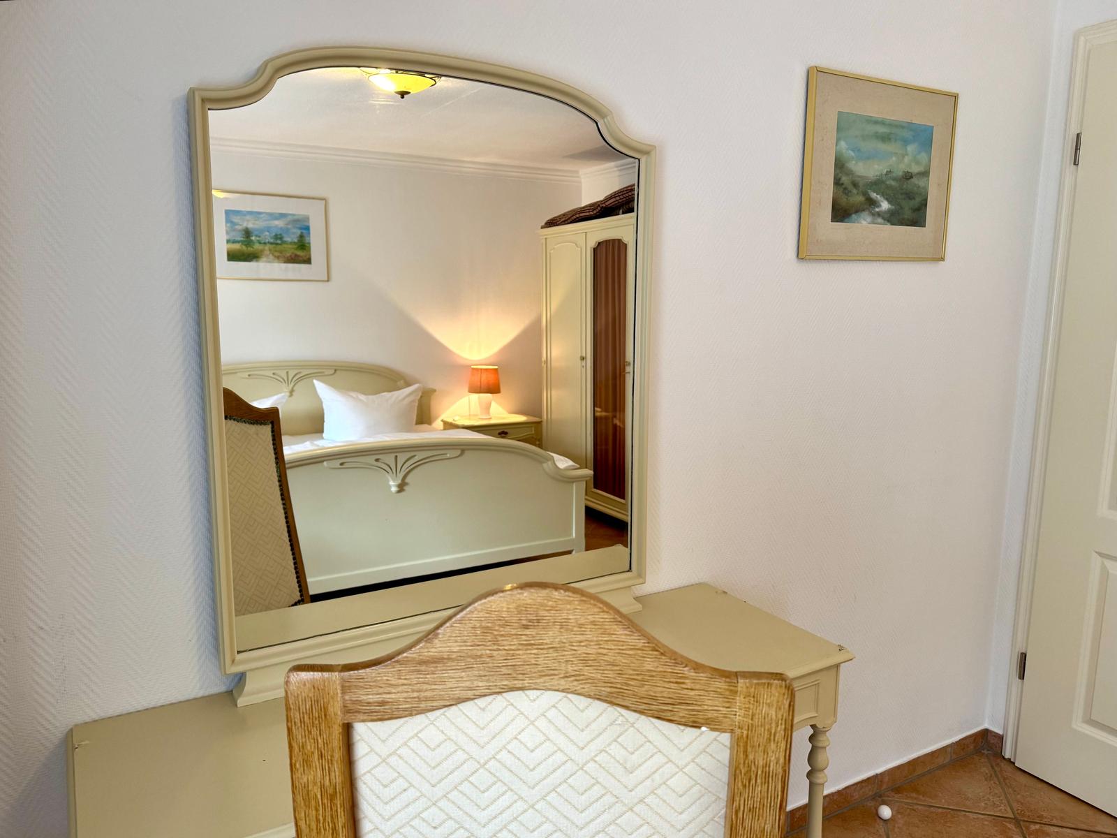 Doppelschlafzimmer (180x200 cm)