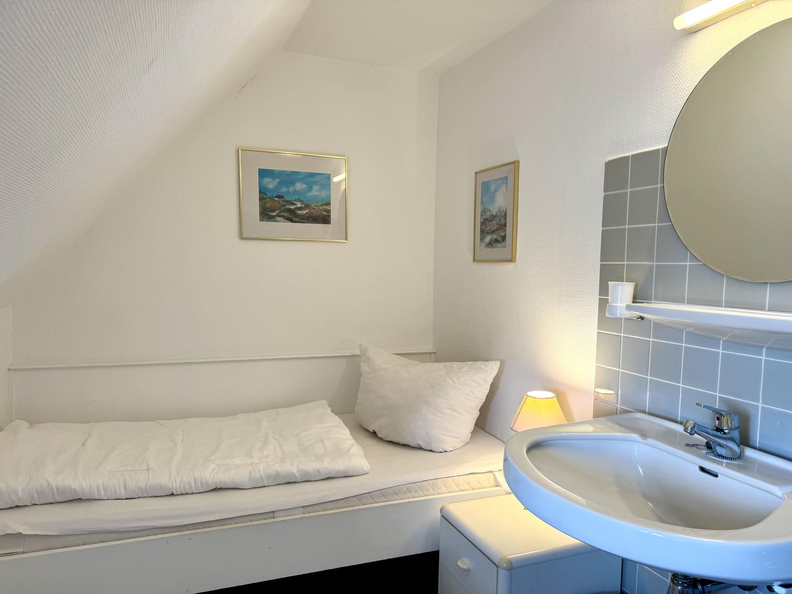 Schlafzimmer mit zwei Einzelbetten (80x200 cm)