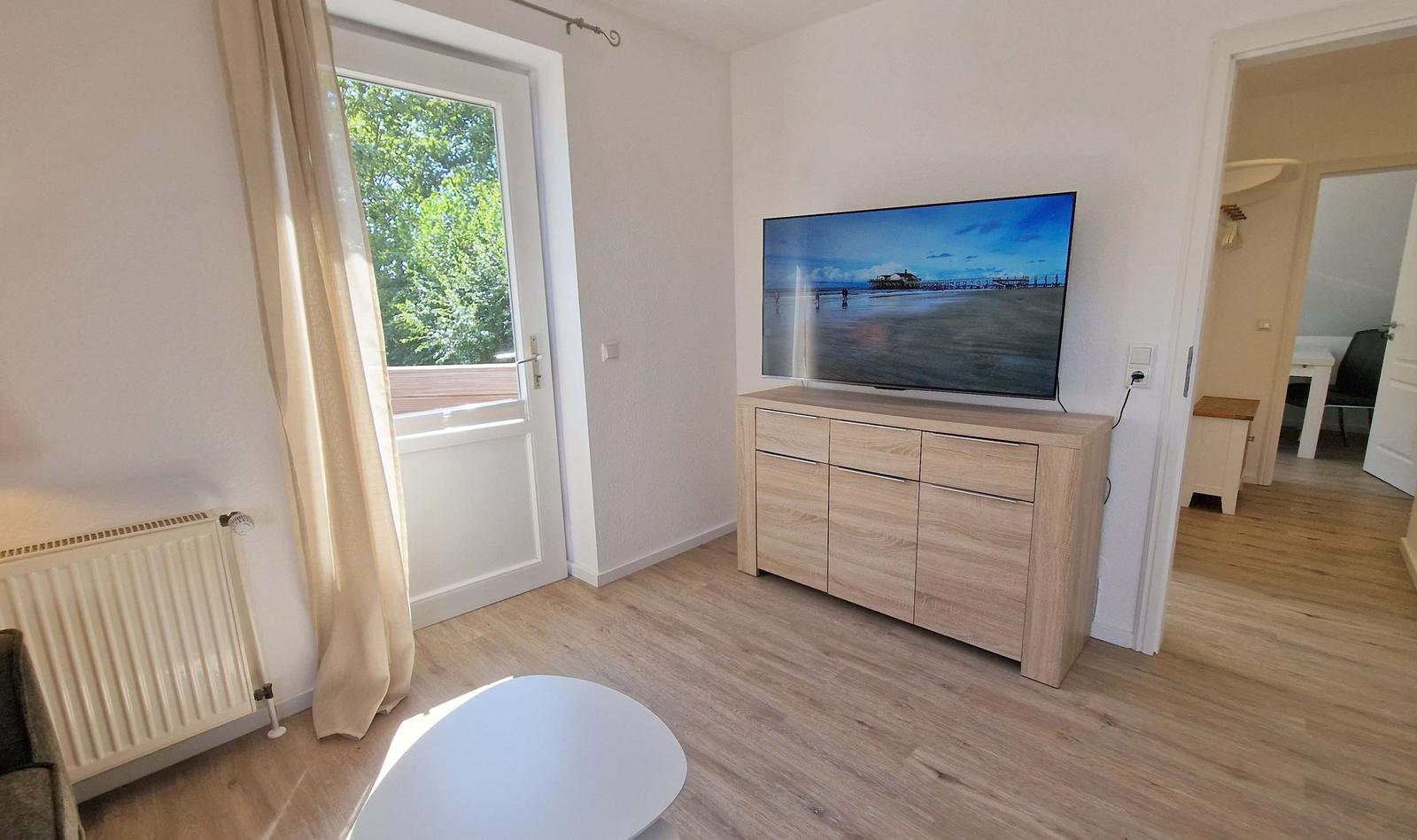 Kuestenperle-SPO-Schwalbennest/Wohnzimmer mitBlick zum Flur...