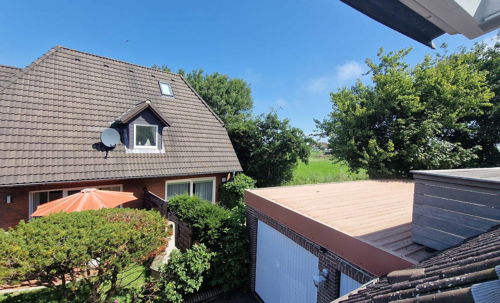 Blick aus dem Dachfenster im Wohnzimmer...