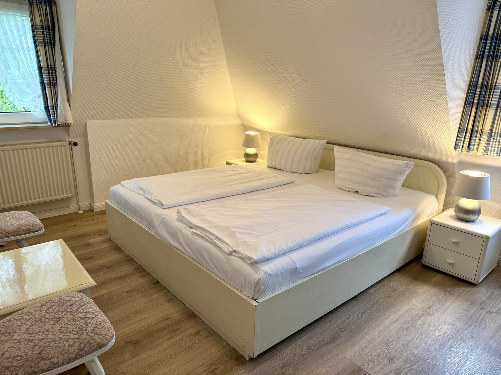 Doppelschlafzimmer (180x200 cm)