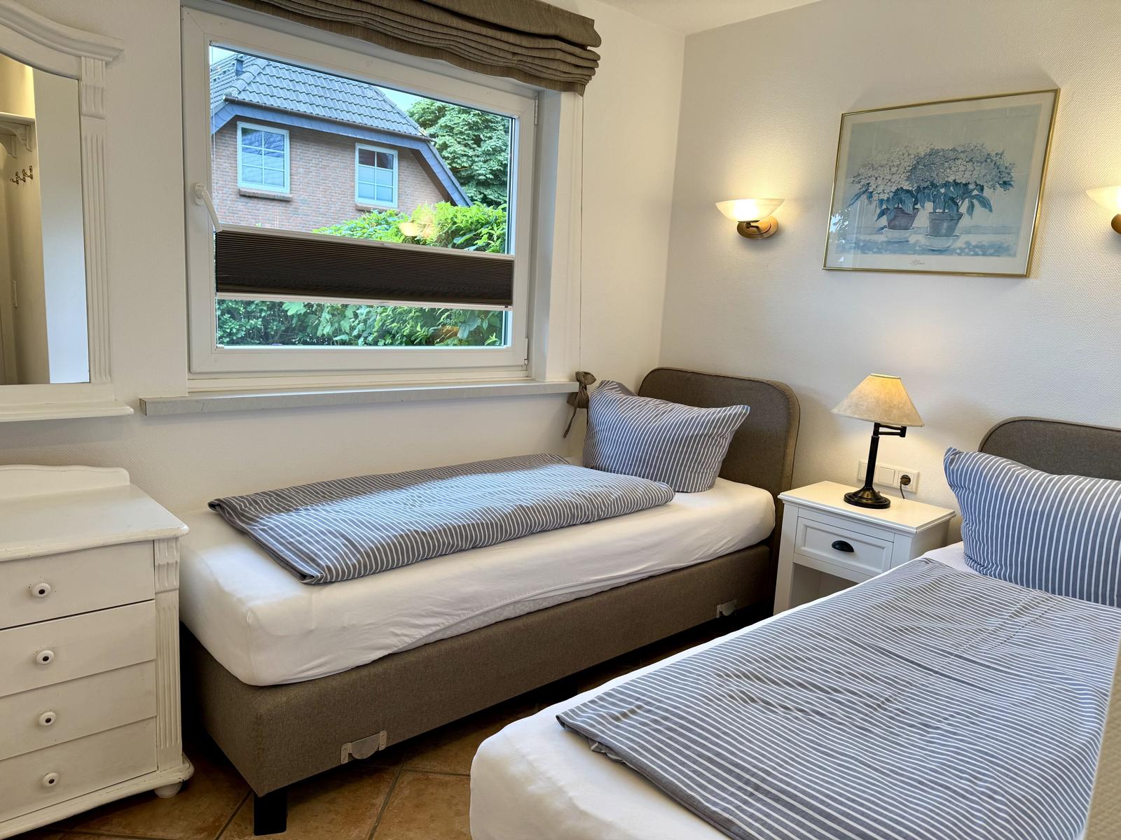 Schlafzimmer mit zwei Einzelzimmer (können bei Bedarf zusammengeschoben werden)