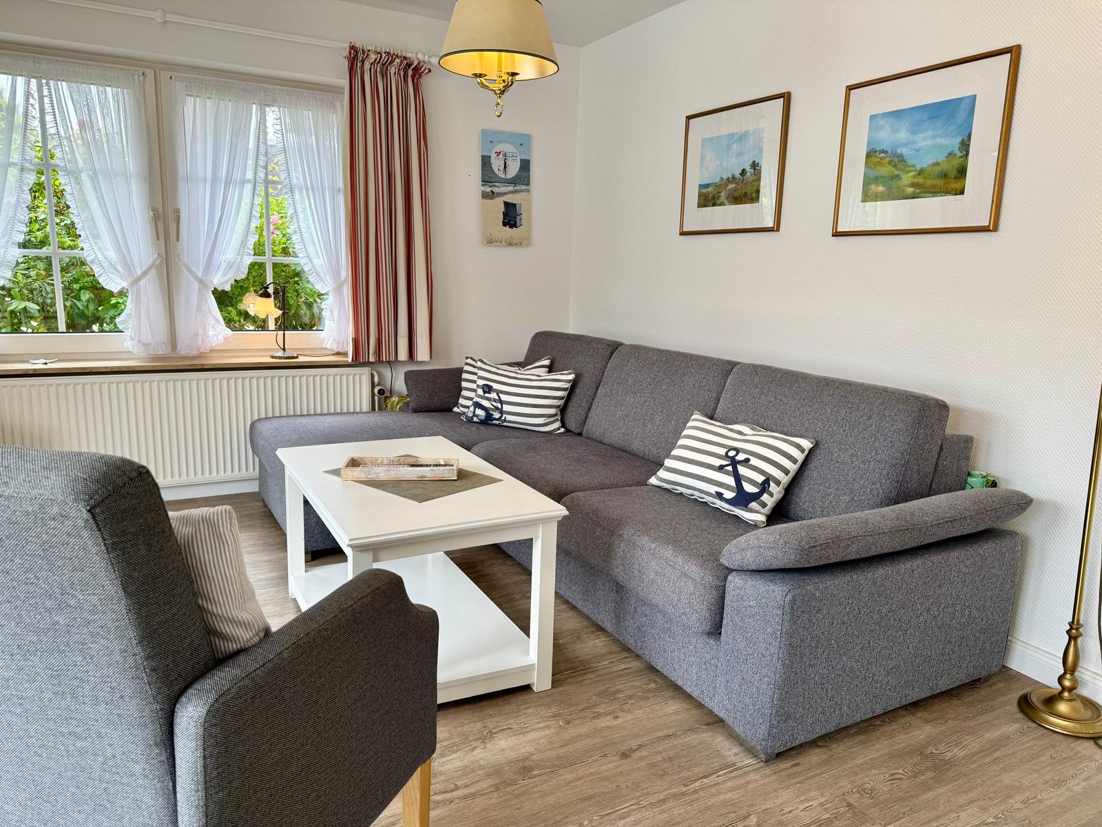 Wohnzimmer inkl. Schlafcouch