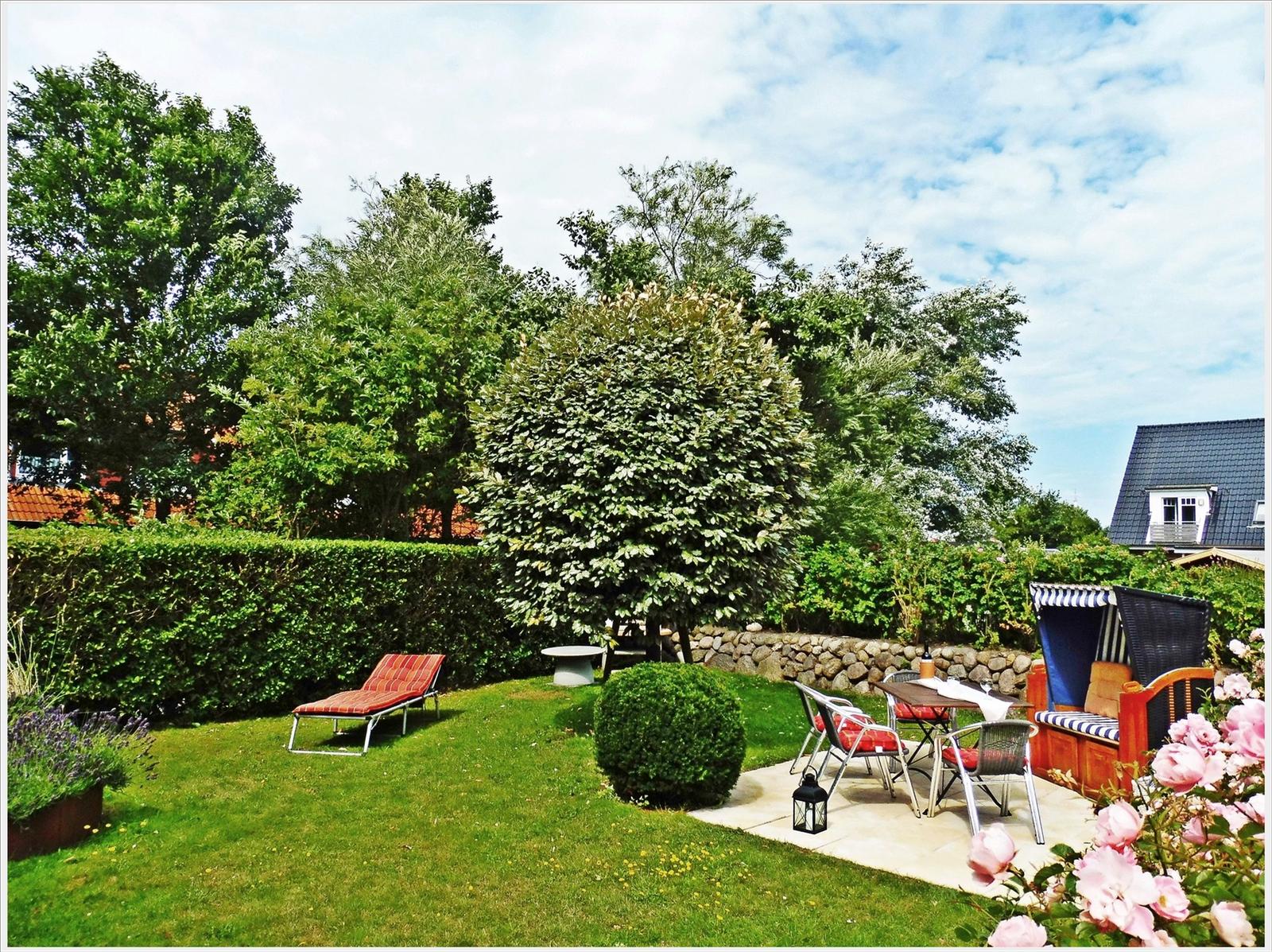 Großer Garten mit Terrasse und Sitzecke, Strandkorb, Gill zur Alleinnutzung