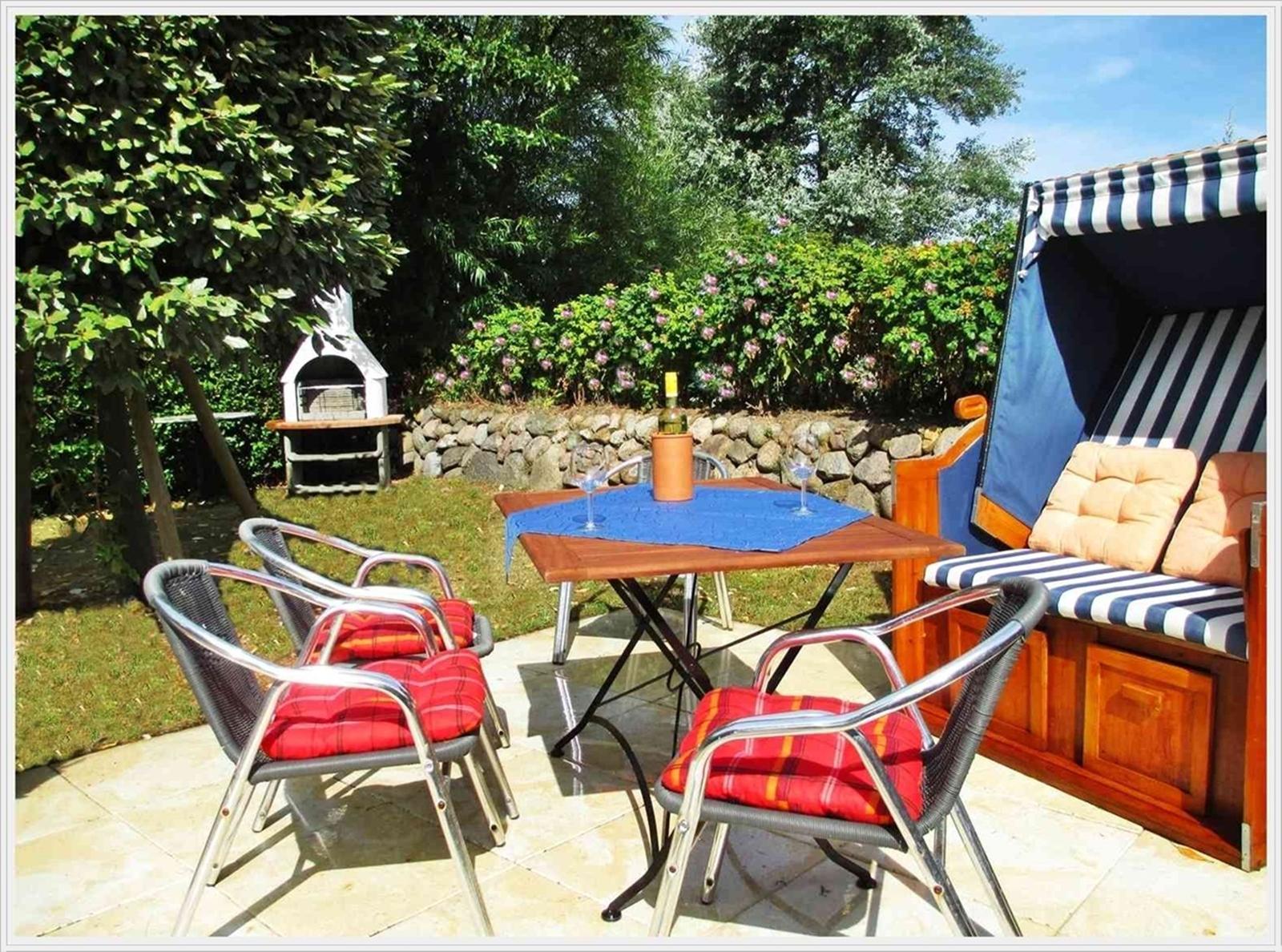 eigene Terrasse mit Grill
