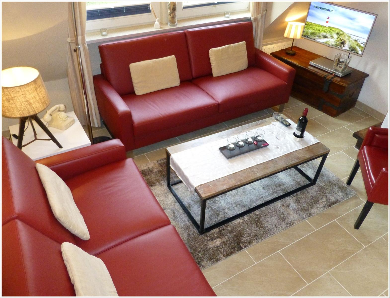 Sitzecke mit 3 und 2-Sitzer und Sessel