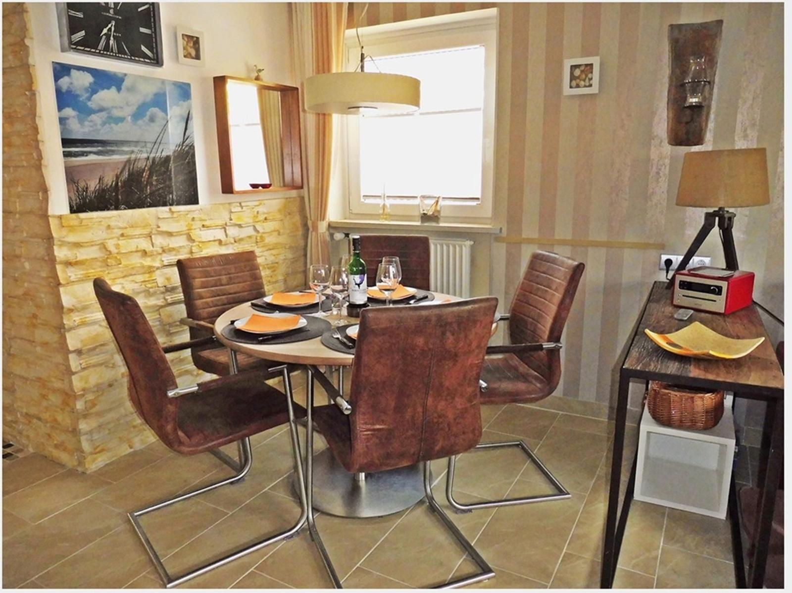 Essplatz am Fenster für 5 Personen