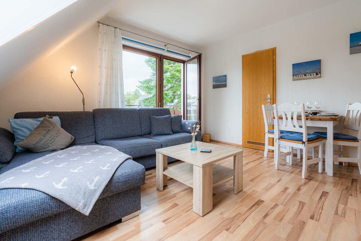 Wohnzimmer mit Balkon...