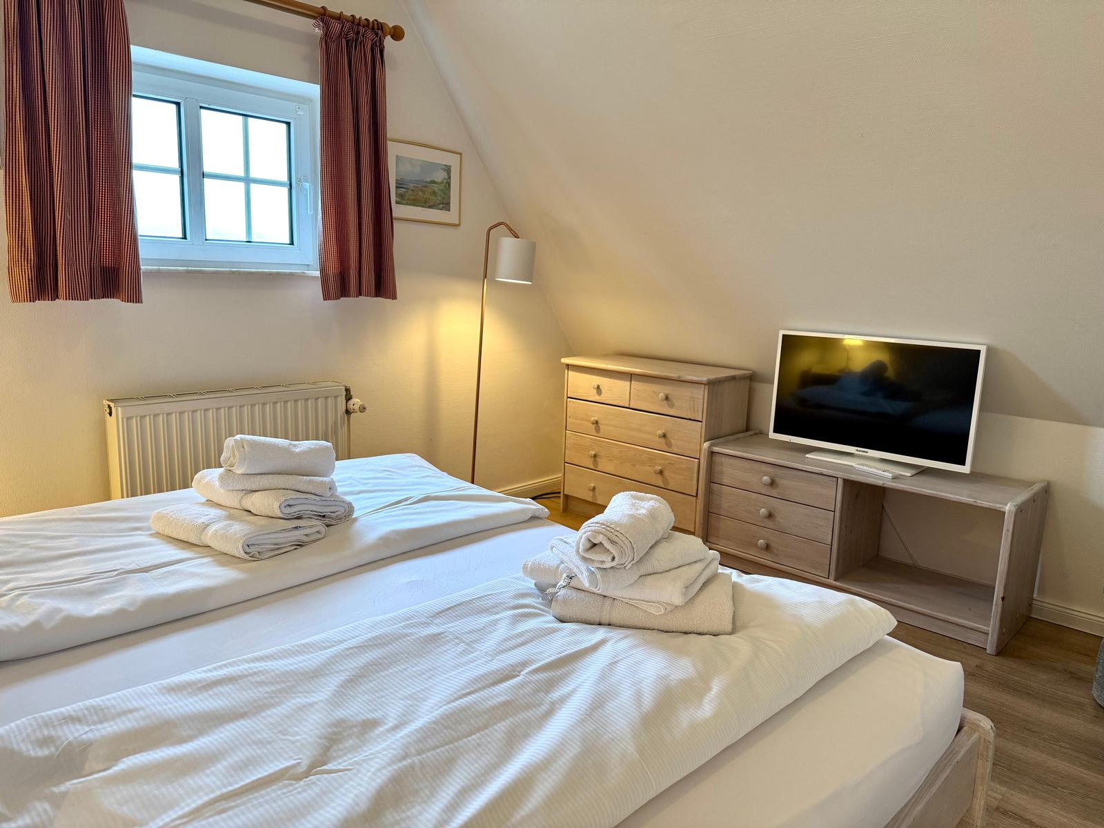 Doppelschlafzimmer (180x200 cm) im DG