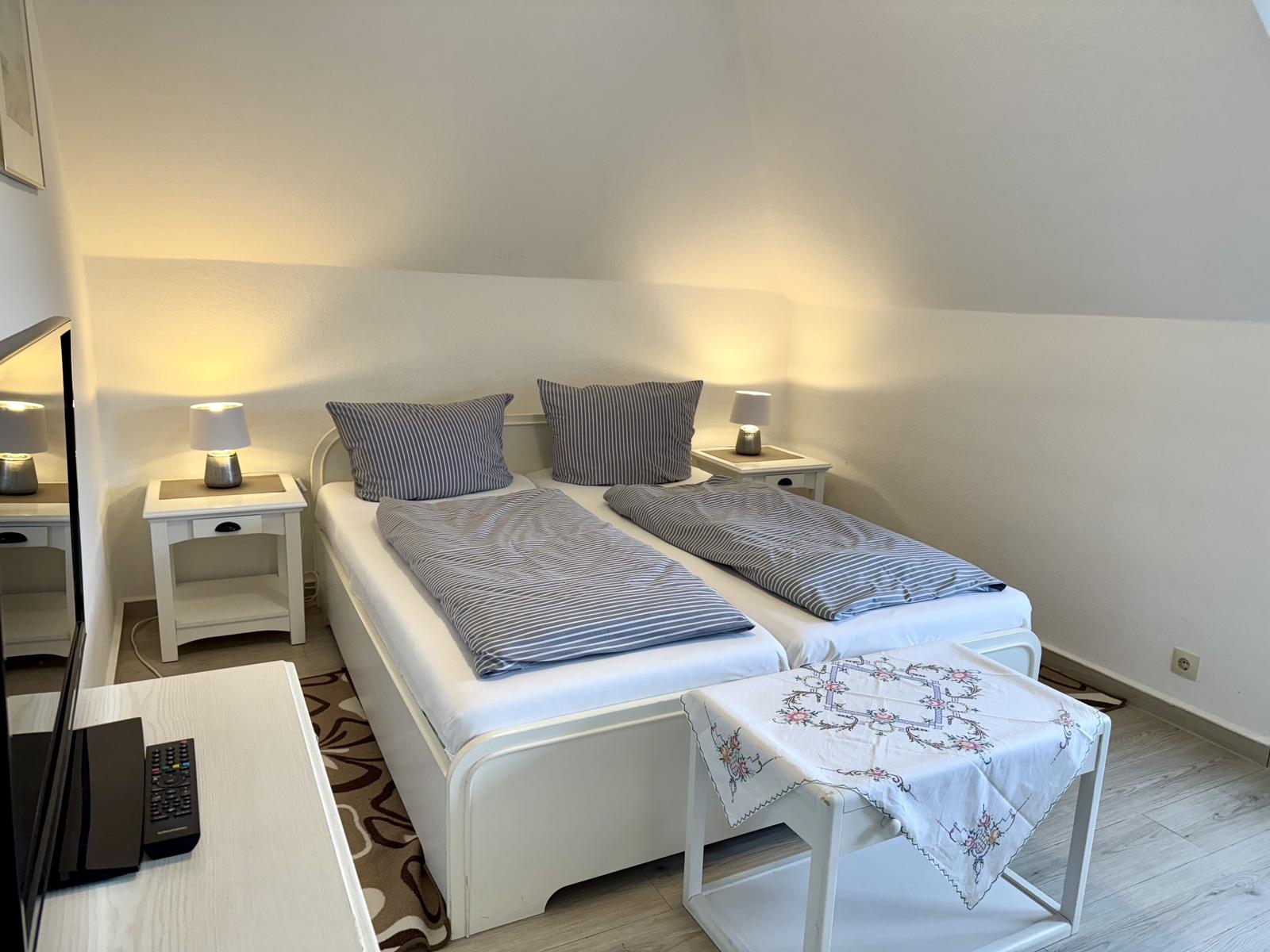 Doppelschlafzimmer (180x200 cm)